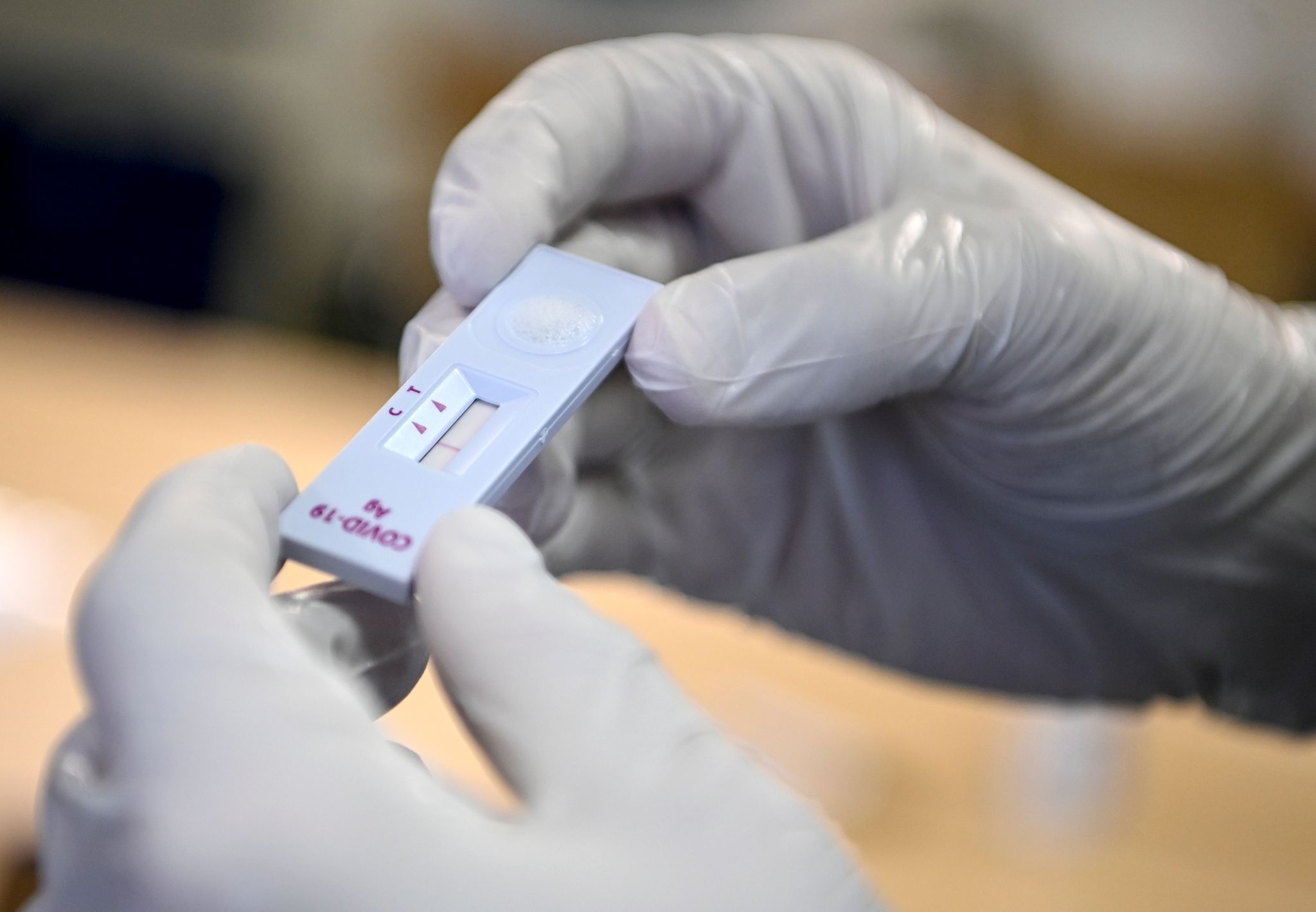 Erste Sonderzulassungen für Corona-Selbsttests
