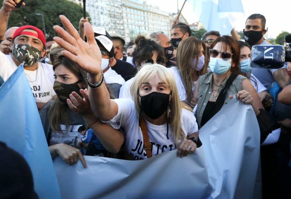 Fans fordern Gerechtigkeit für Fußball-Legende Maradona
