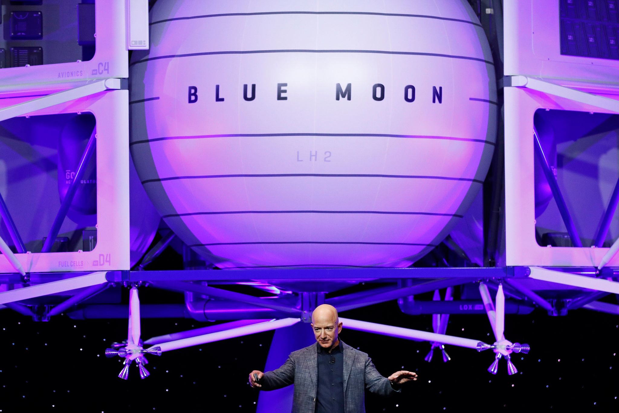 Auch Firma von Jeff Bezos will Touristen ins All bringen