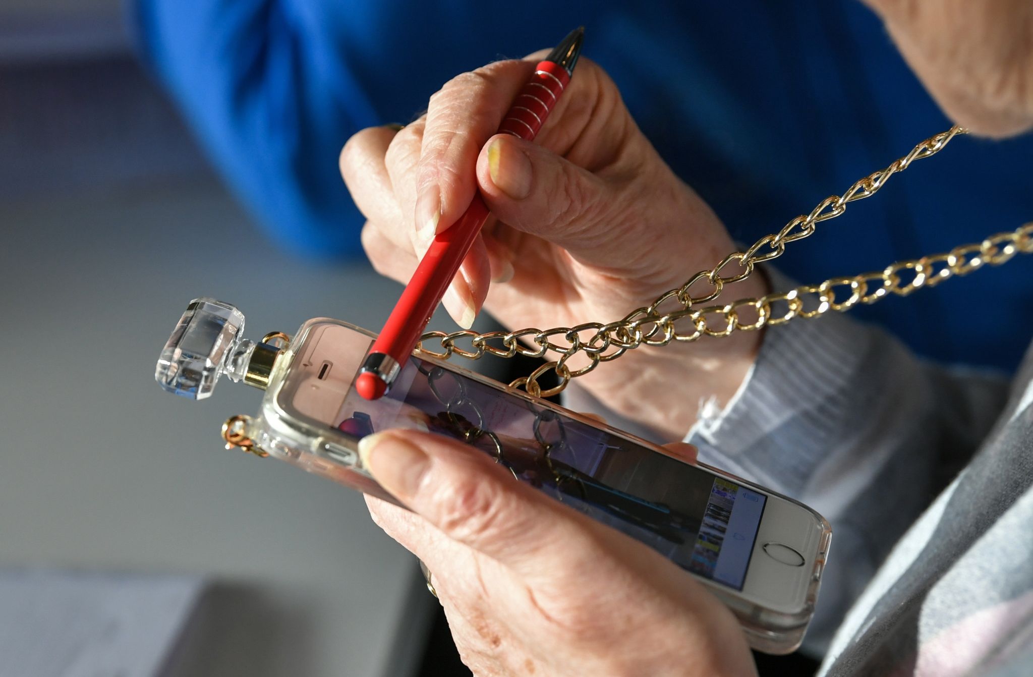 Mehr als die Hälfte der Senioren nutzt kein Smartphone