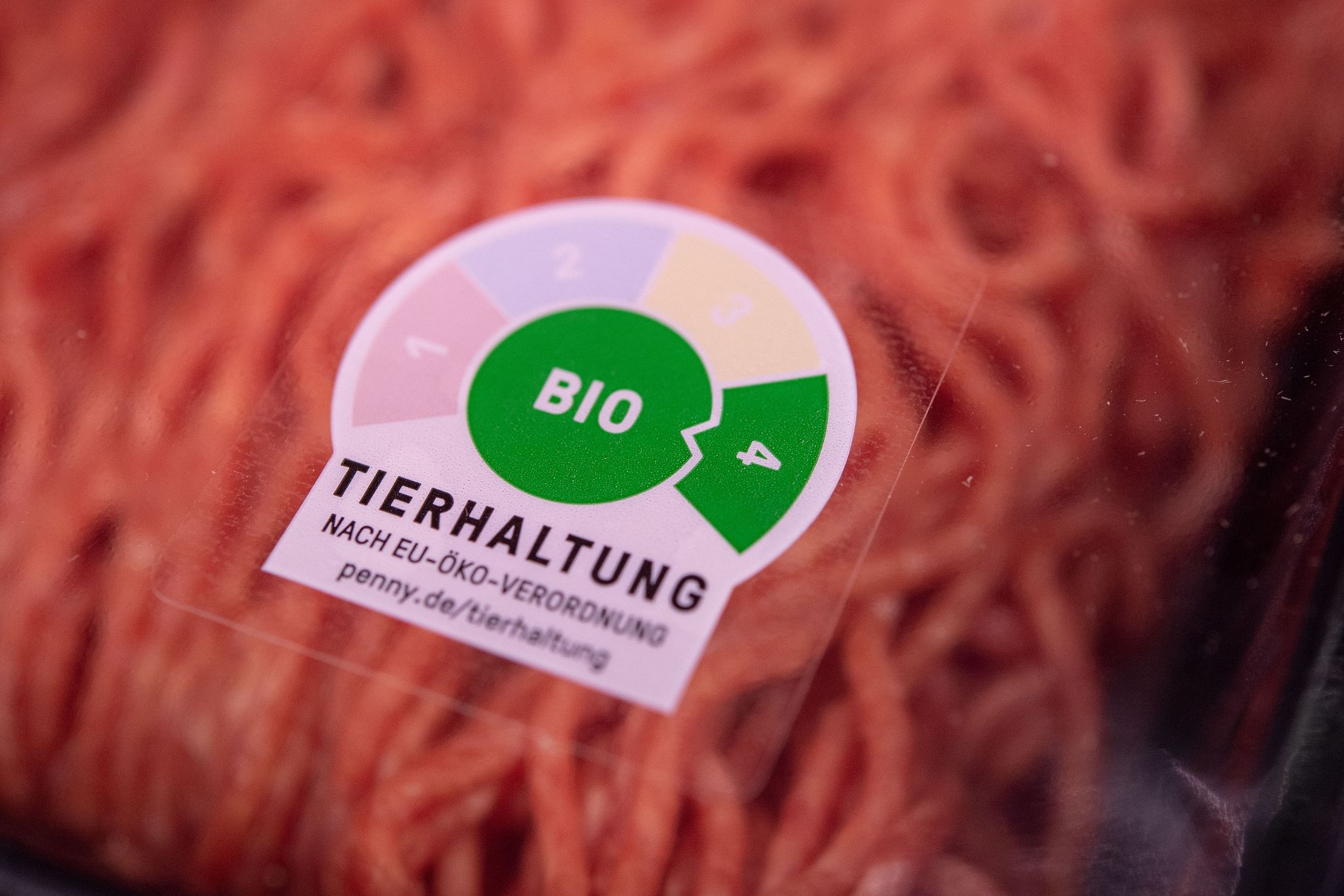 Abkehr vom Billigfleisch: Handel setzt auf mehr Tierwohl