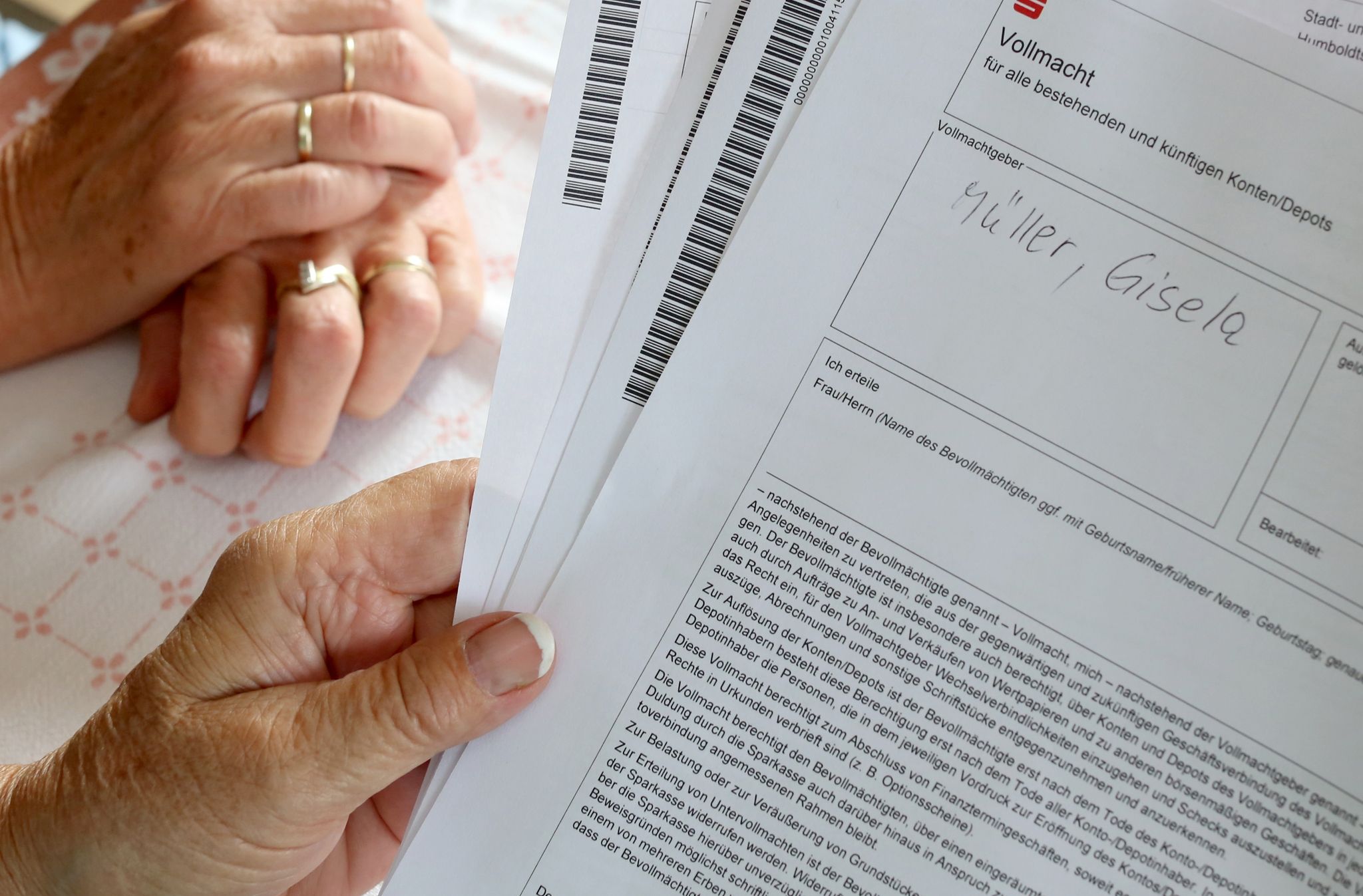 Bankvollmacht: Anderen Zugriff auf das eigene Konto gewähren