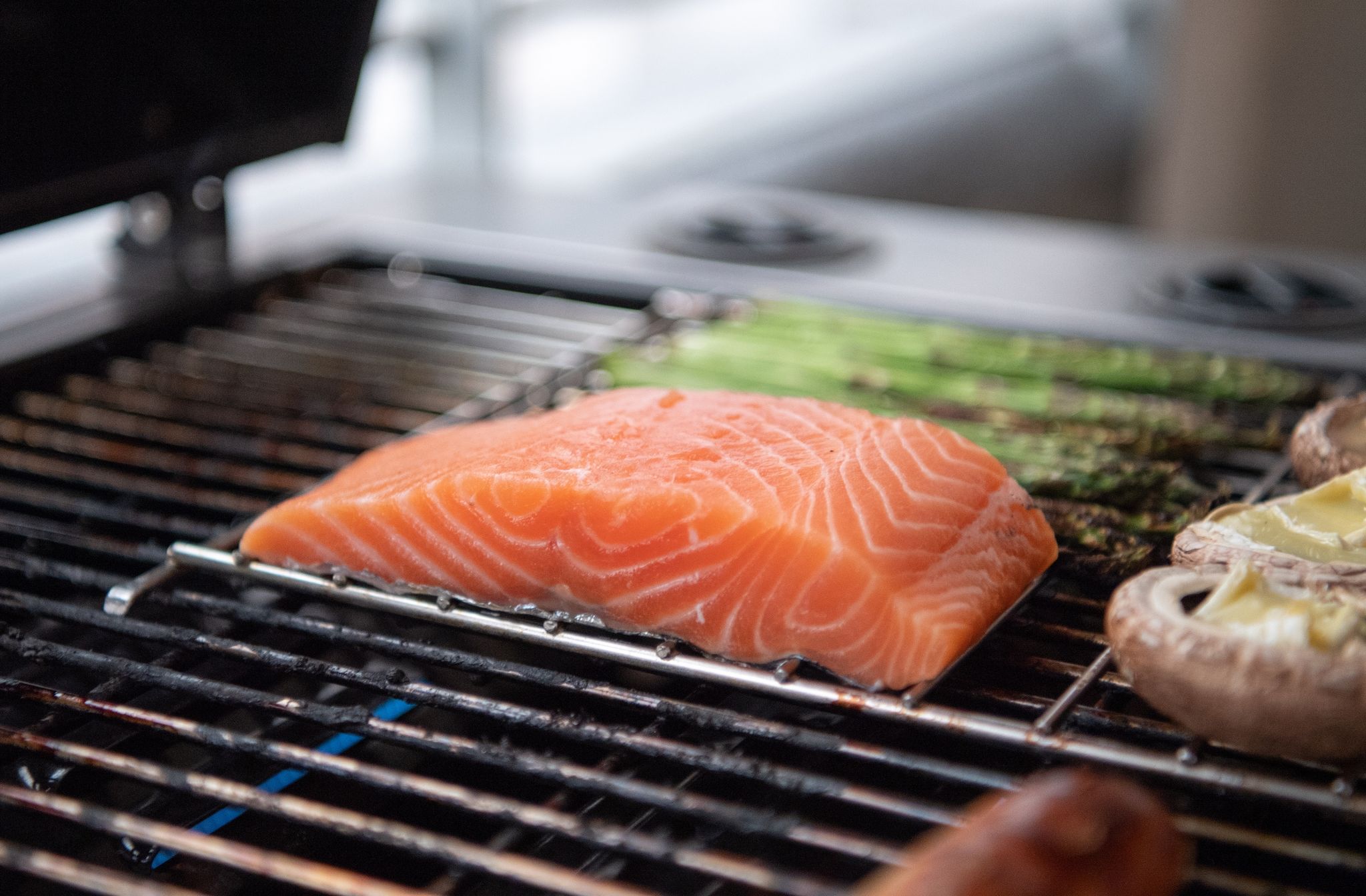 Warentest: Lachs aus Aquakultur schmeckt besser als Wildfang