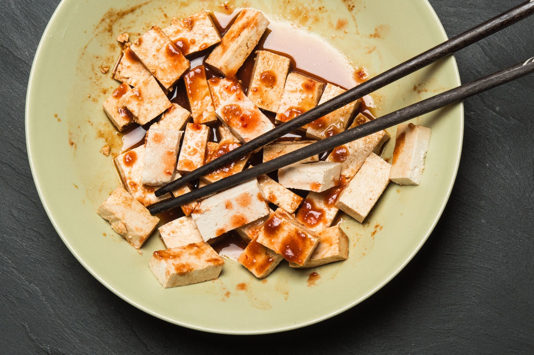 So gelingt würziger und krosser Tofu