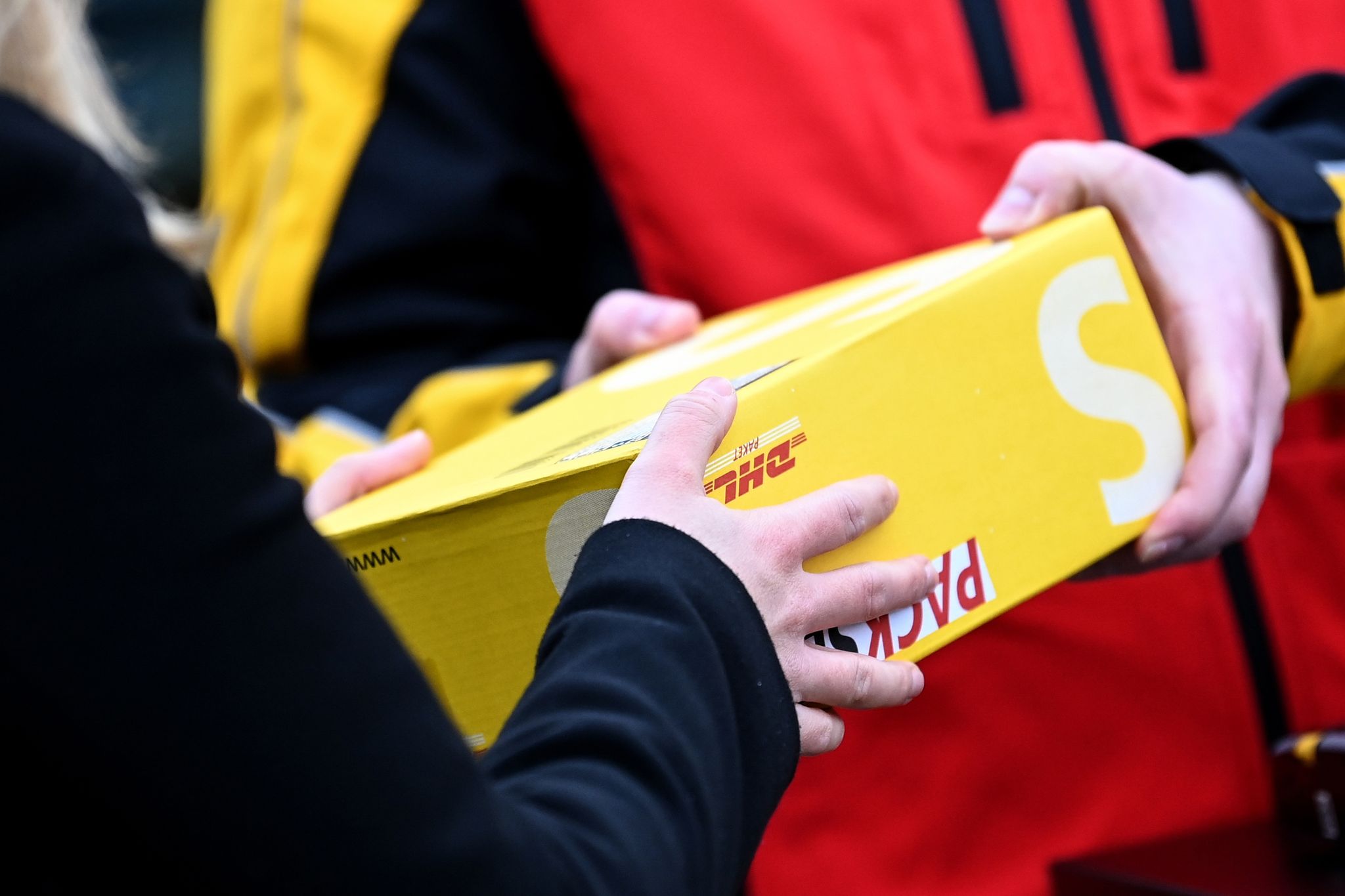 Wer darf ein Paket für das Kind abholen?