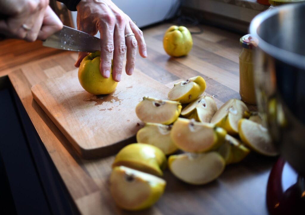 Warum Fruchtfleisch von Quitten braun sein kann