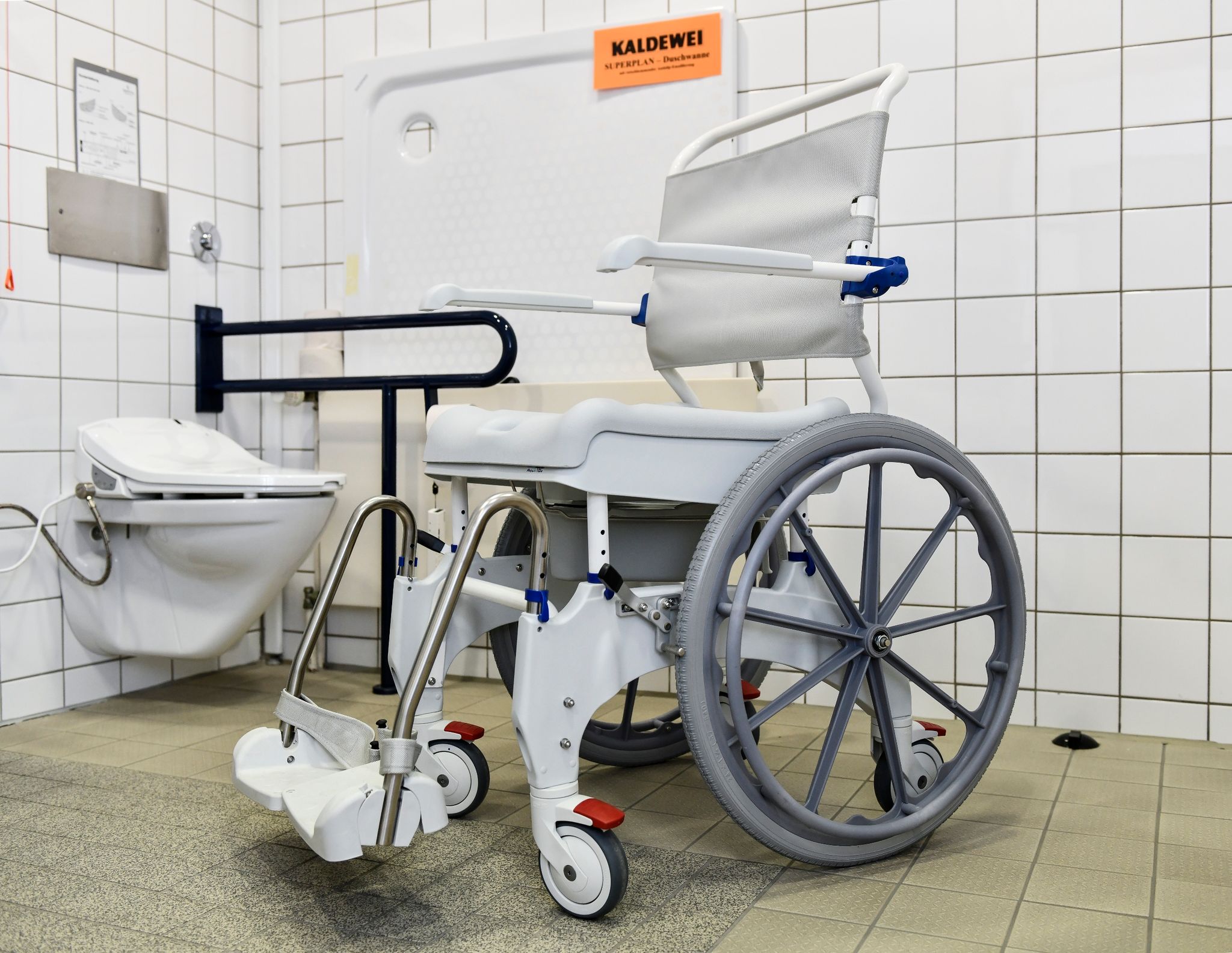 Häusliche Pflege und Inkontinenz: Barrierefreier Weg ins Bad