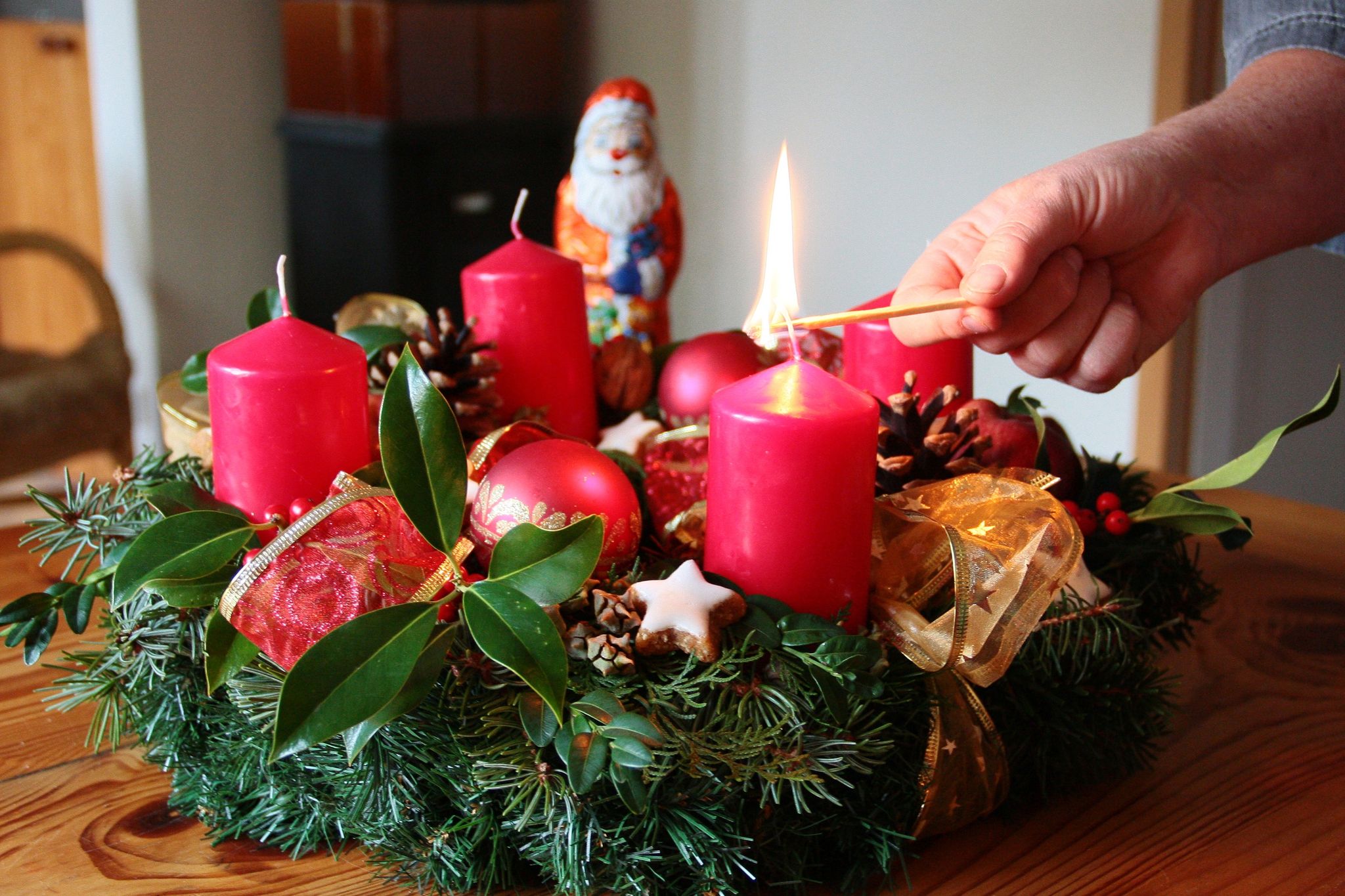 Länger frisch: Wassernebel für Adventskranz