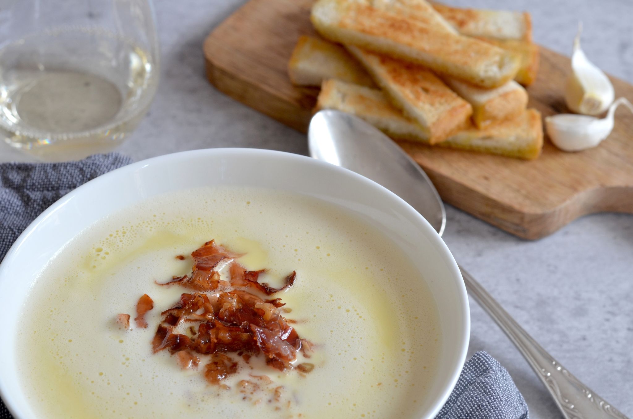Rezept für Appenzeller Käsesuppe mit Knusper-Speck