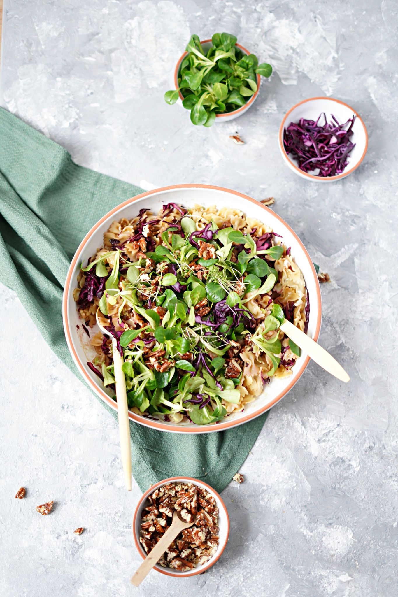 Rezept für Rotkohl-Nudelsalat