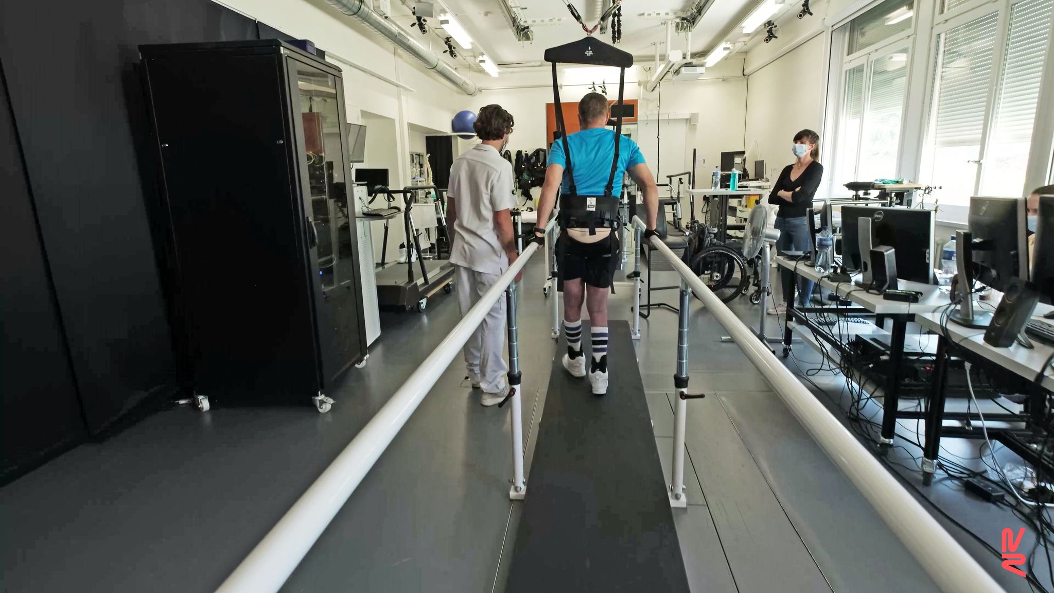 Gelähmte können mit neuer Therapie kurze Strecken gehen