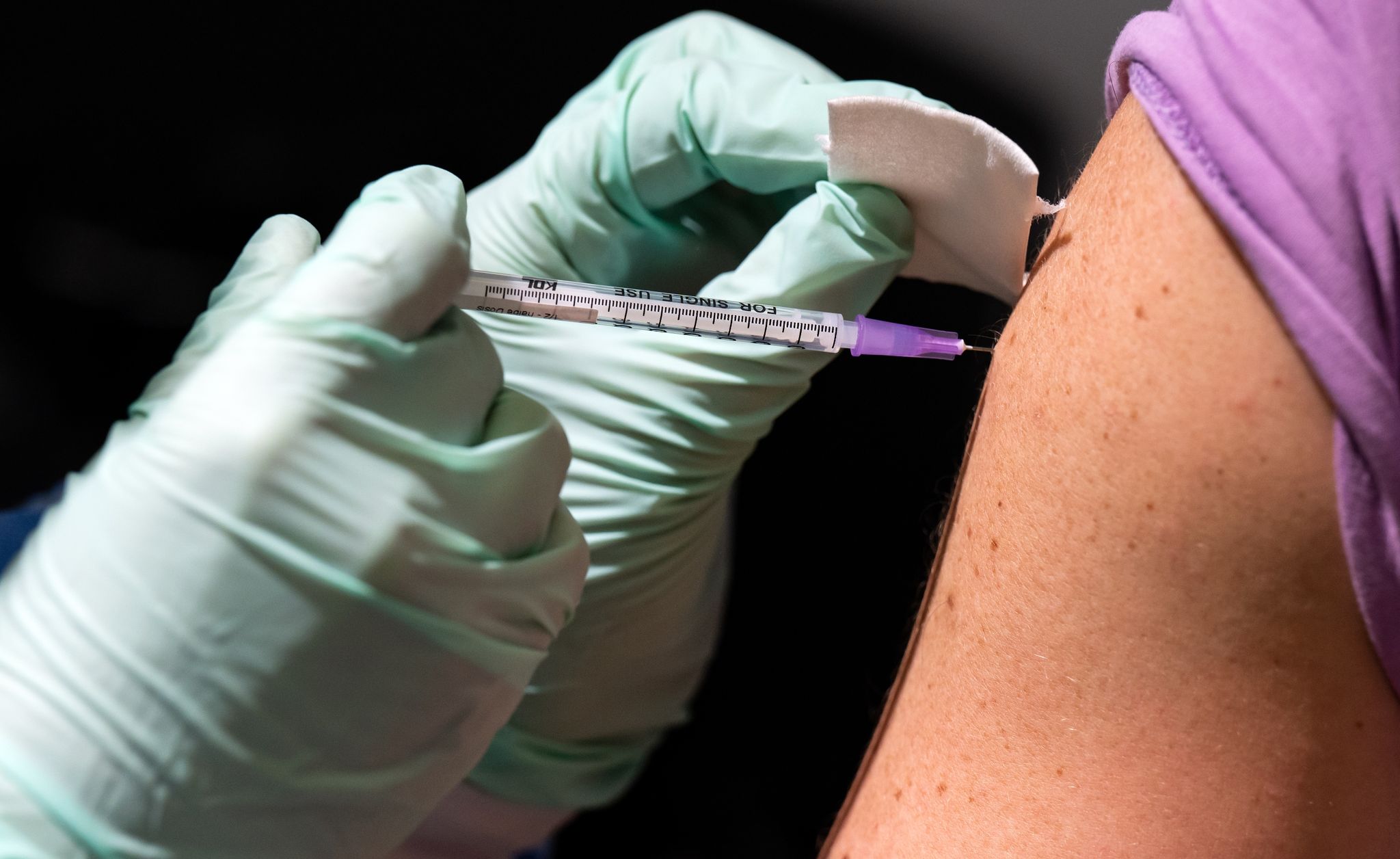 Geboosterte sind bei Omikron-Infektion weniger ansteckend