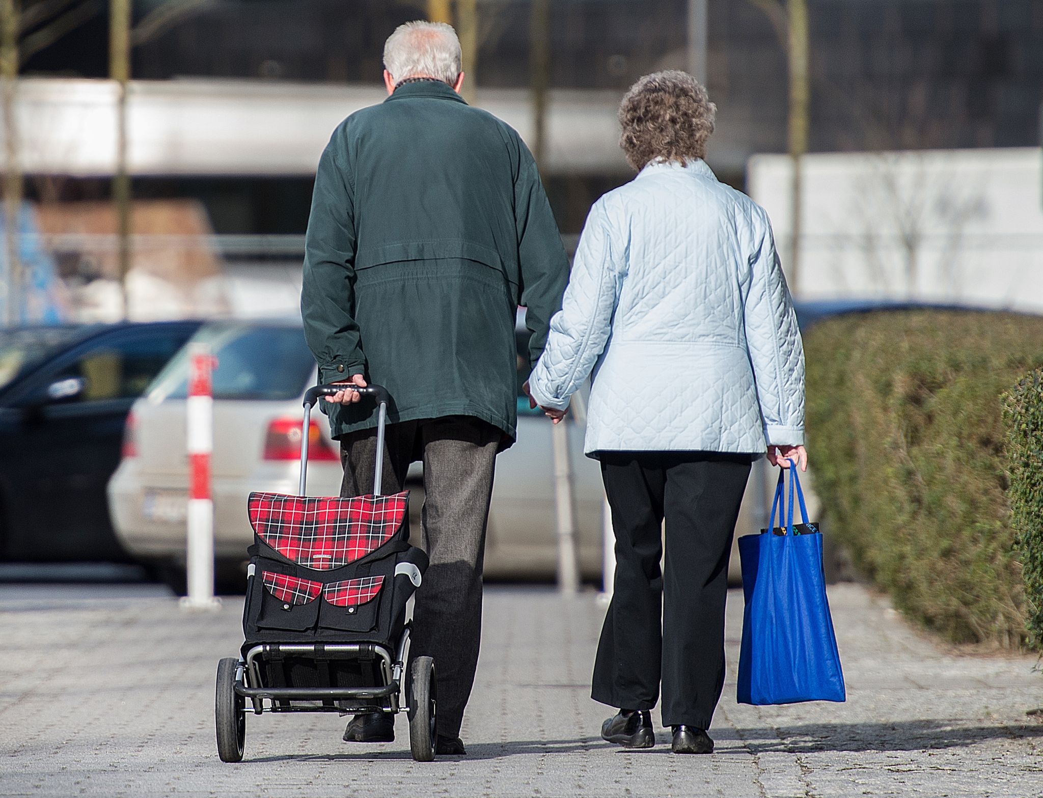 Oxytocin macht nett und zufrieden: Menge nimmt im Alter zu