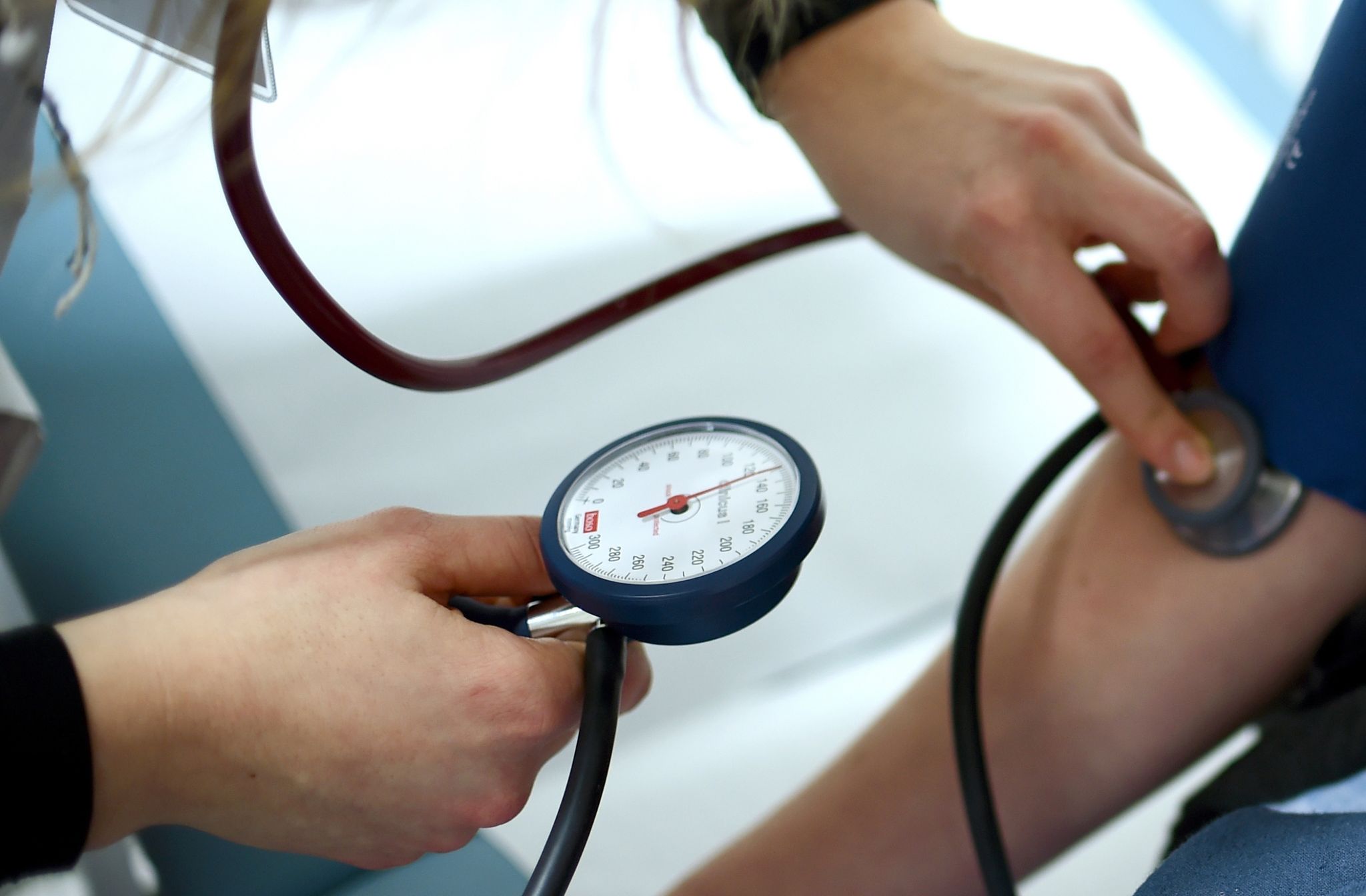 Bei Kindern mit Übergewicht regelmäßig Blutdruck messen