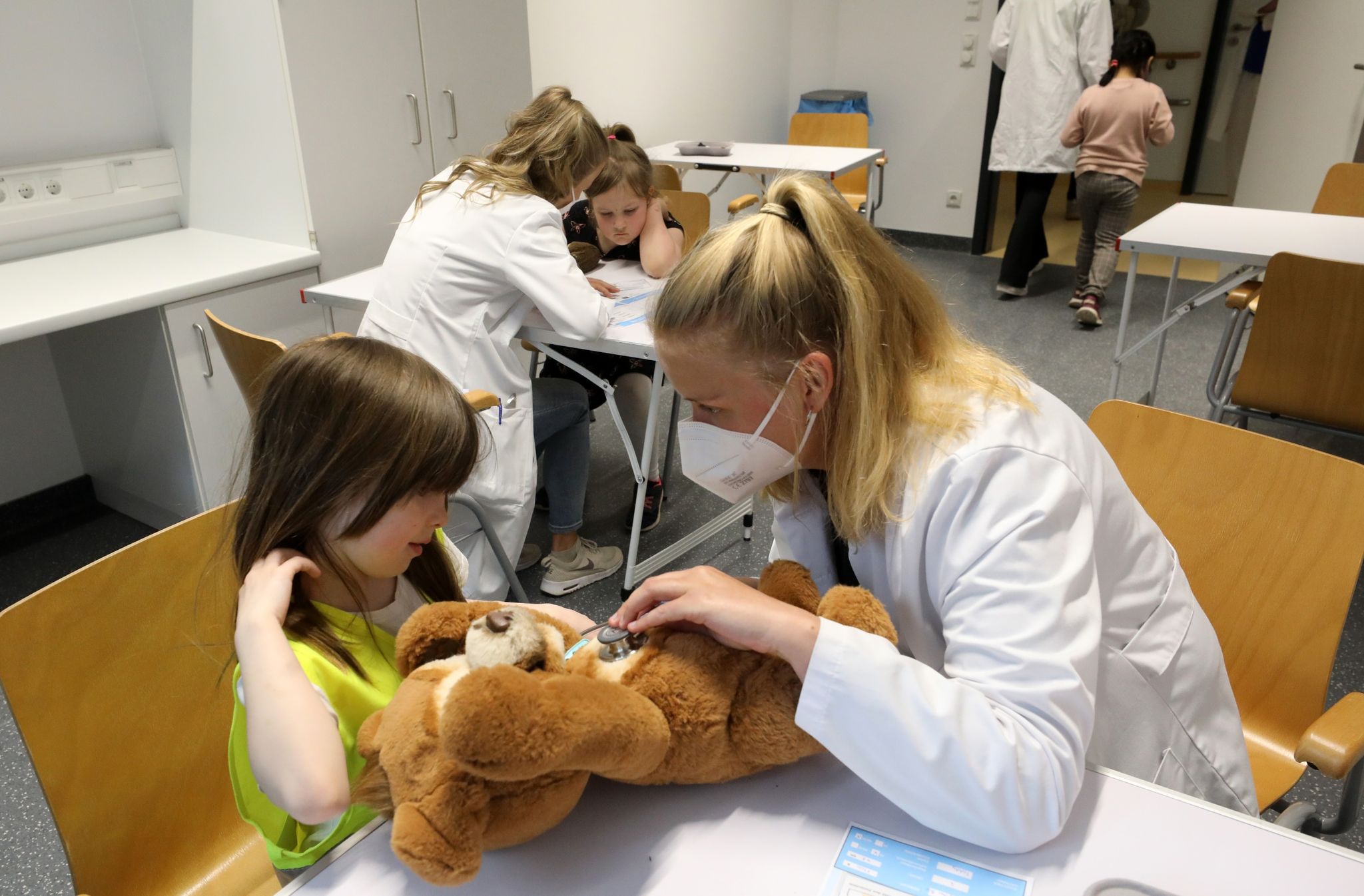 Rostocker Teddybärkrankenhaus wieder auf