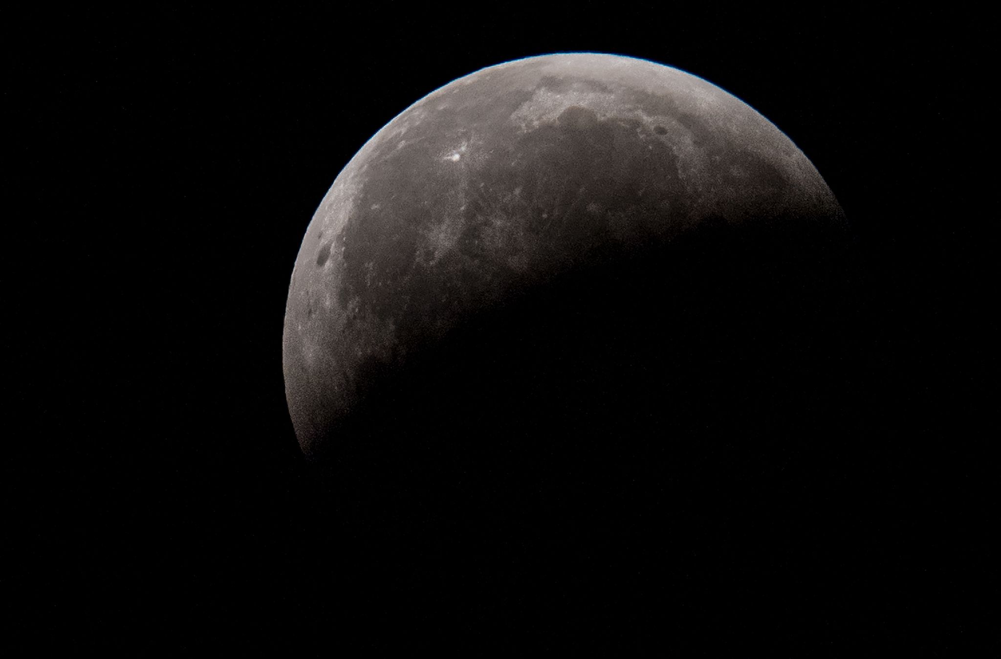 Totale Mondfinsternis steht an am Montag