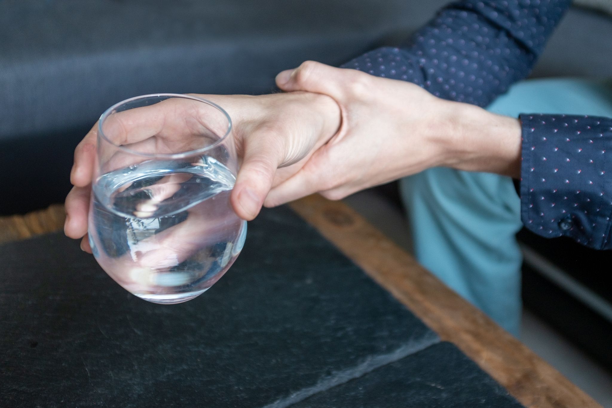 Wenn die Hände zittern: Was hinter einem Tremor stecken kann