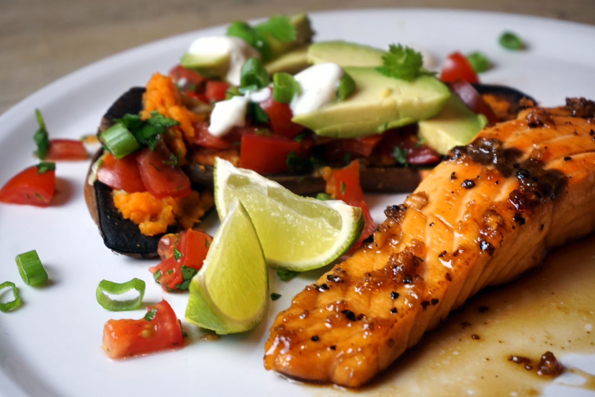 Rezept für bunte Süßkartoffel mit Teriyaki-Lachs