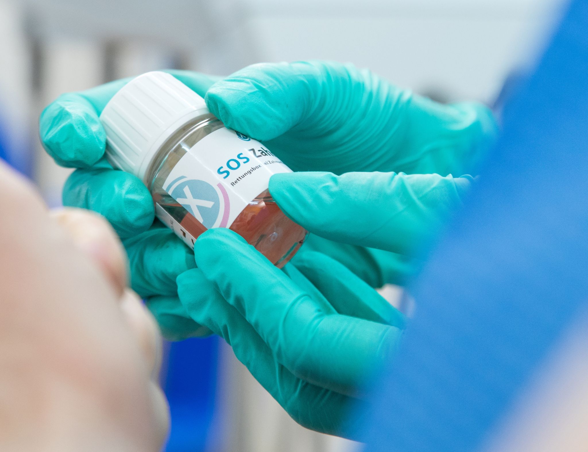 H-Milch oder Zahnrettungsbox halten Zähne am Leben