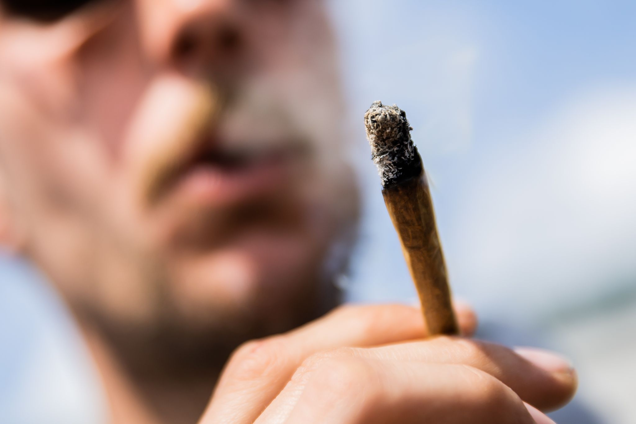 Psychotherapeuten: Alkohol und freies Cannabis verteuern