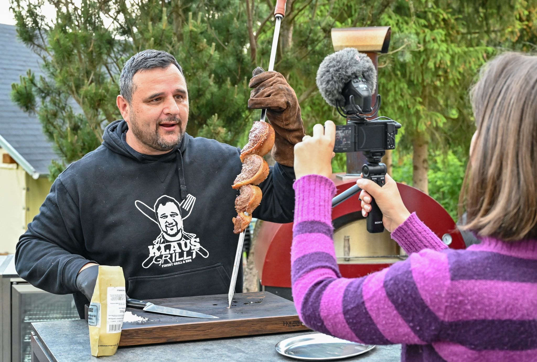 «Klaus grillt» mit hemdsärmeliger Leidenschaft