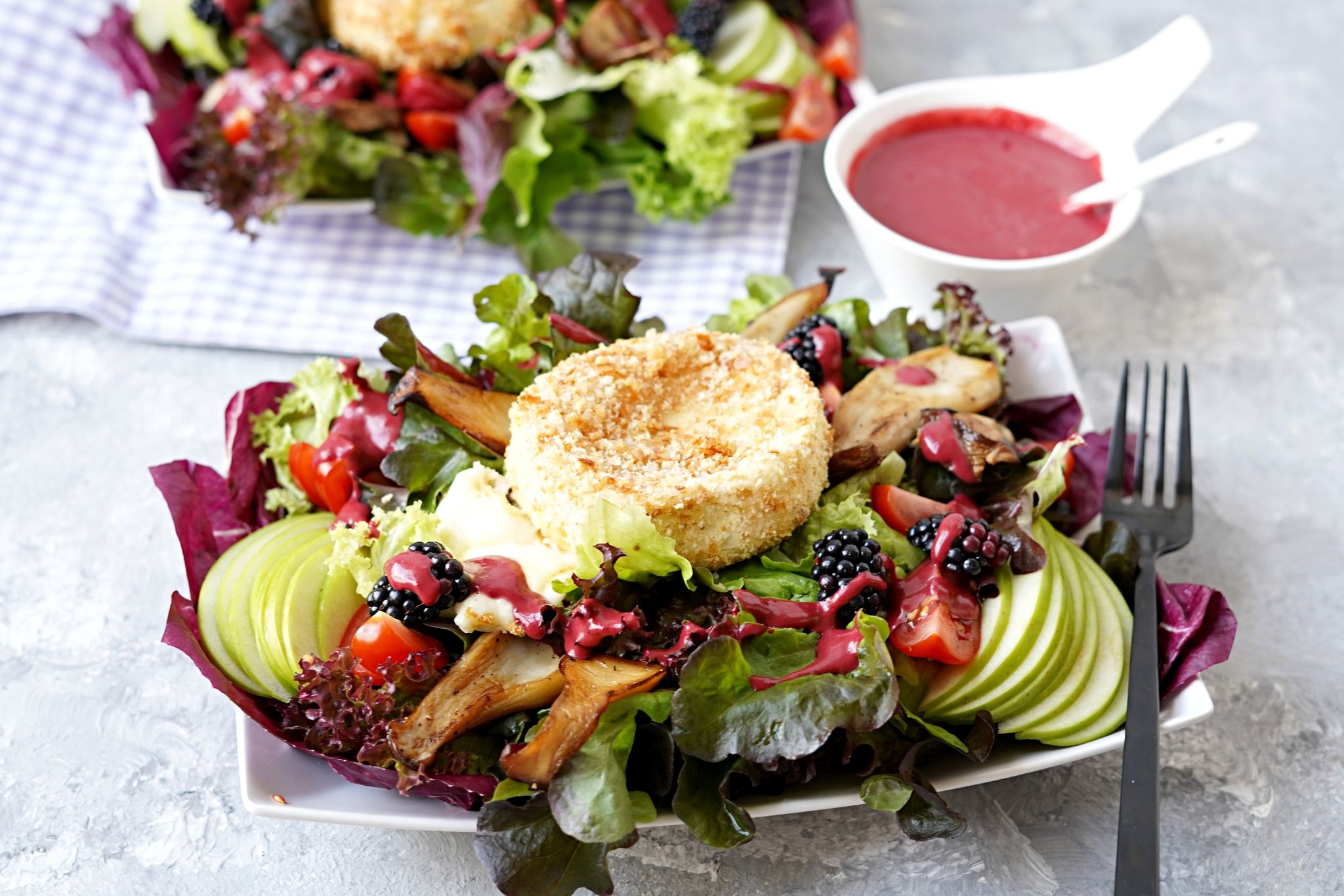 Rezept für Salat mit gebackenem Camembert