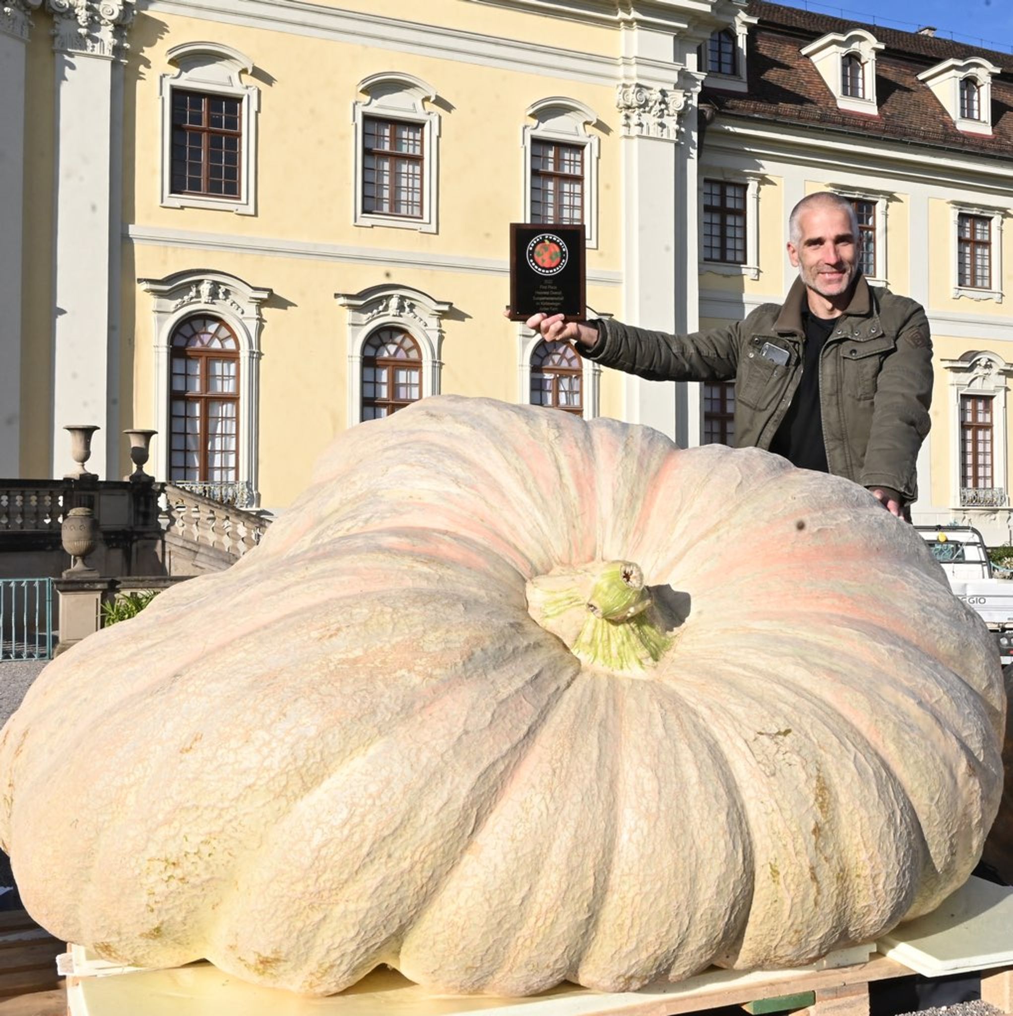Schwerster Kürbis Europas wiegt 1100 Kilogramm