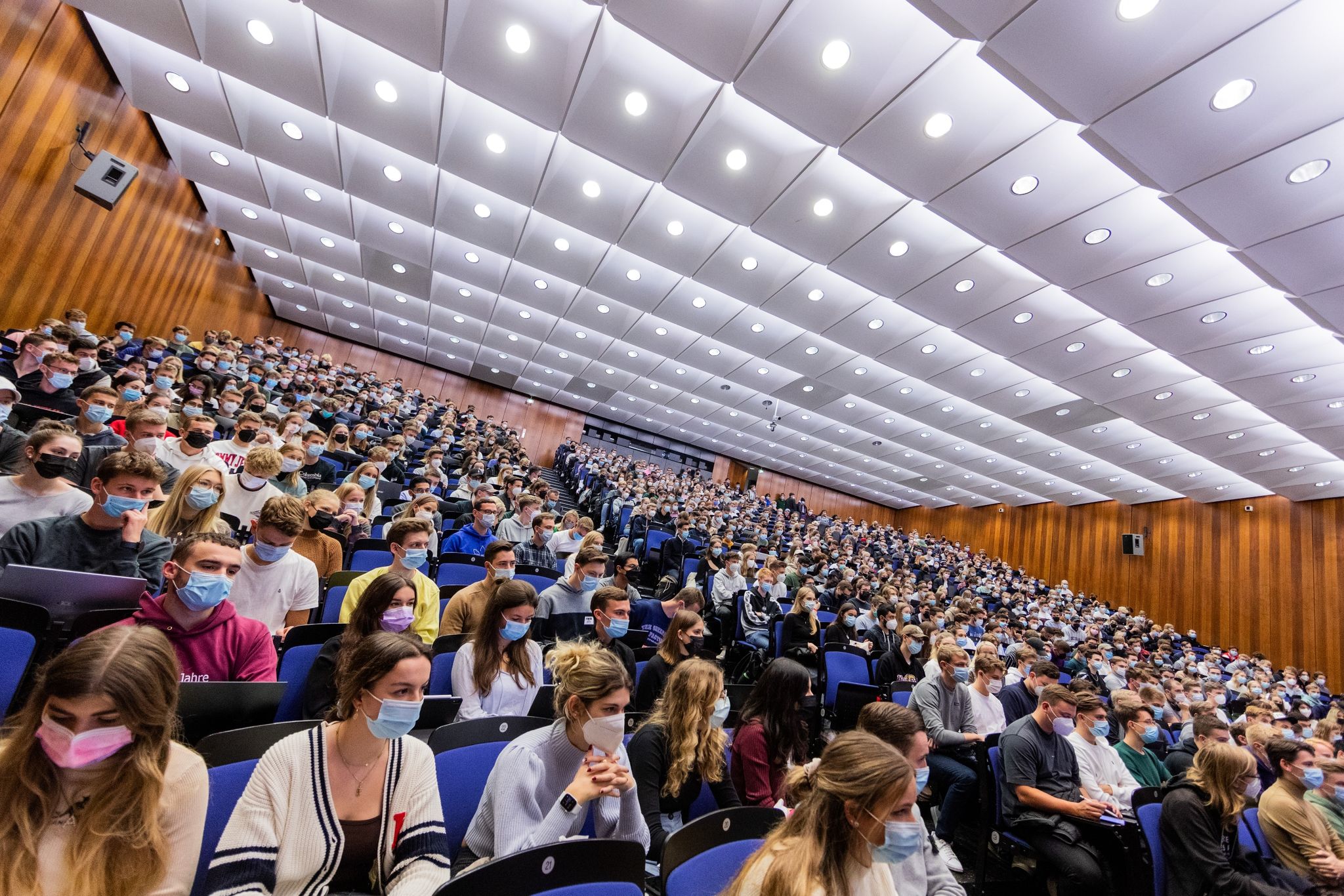 Studierende setzen bei Jobwahl auf Gehalt und Sicherheit