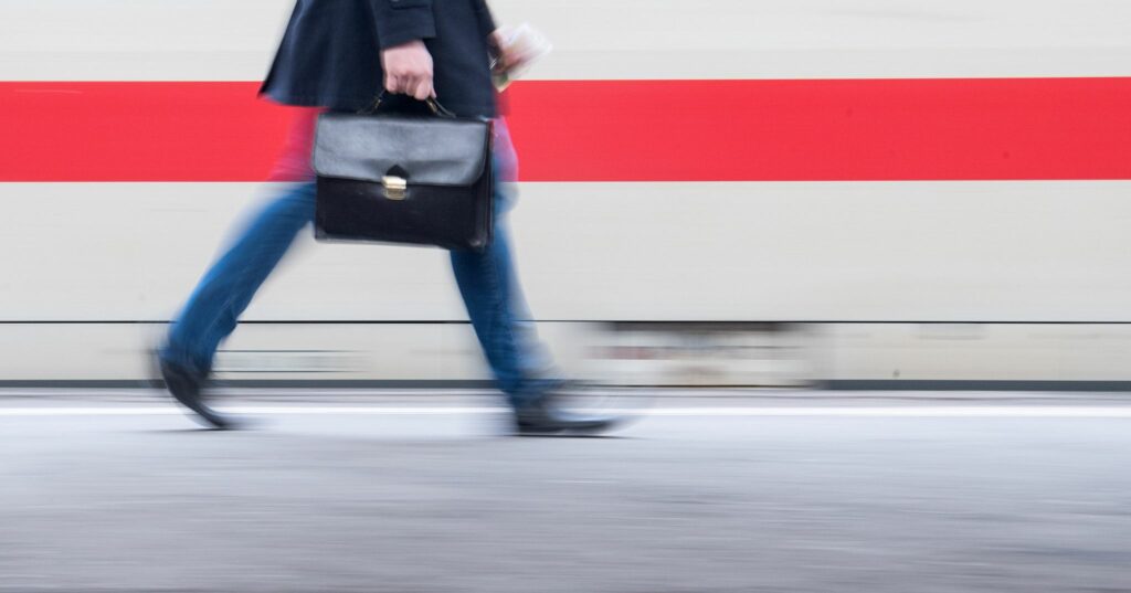 Pendlerstress: Psychologe verrät Strategien zum Runterkommen