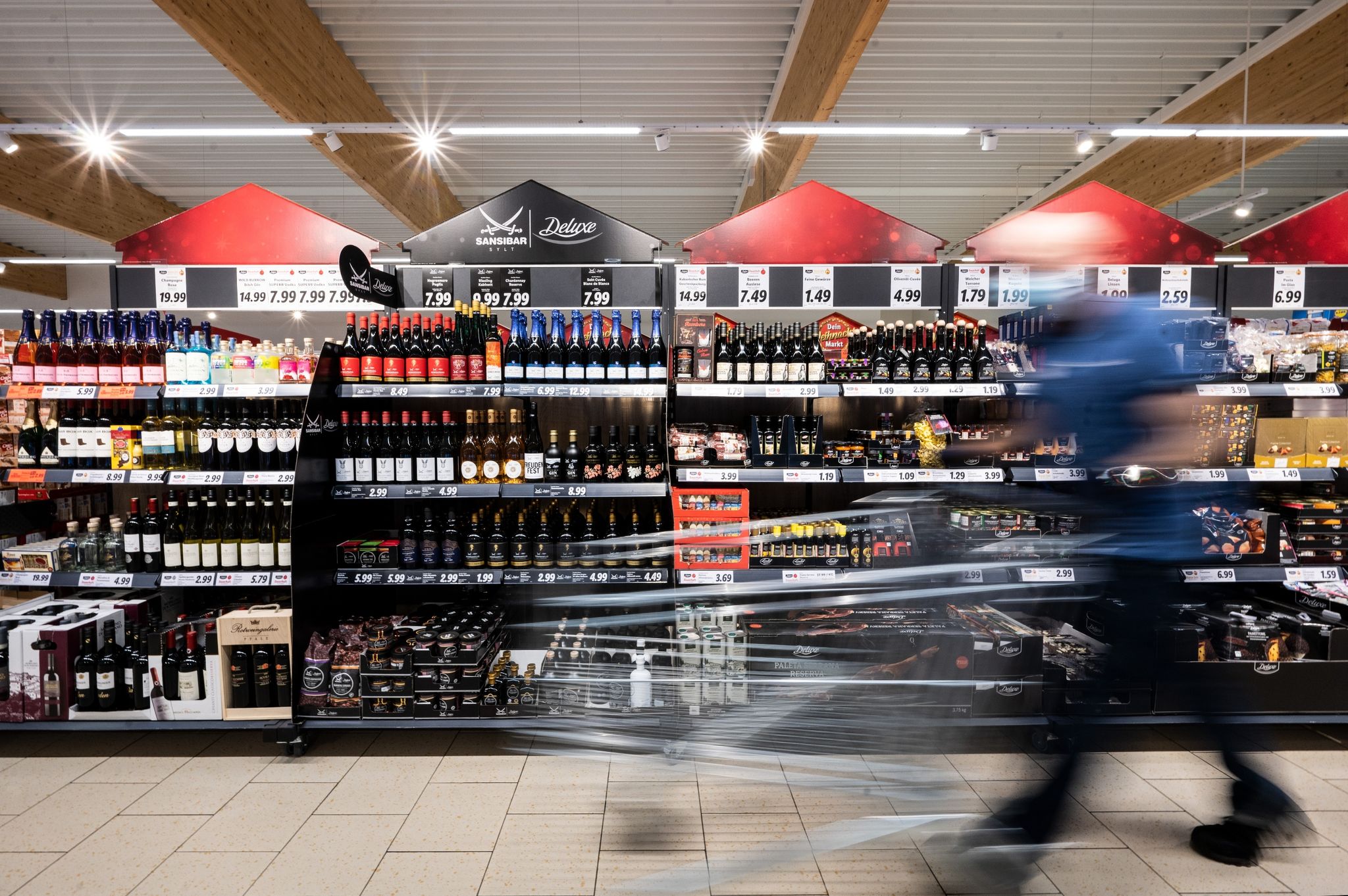 Discounter locken mit günstigeren Delikatessen