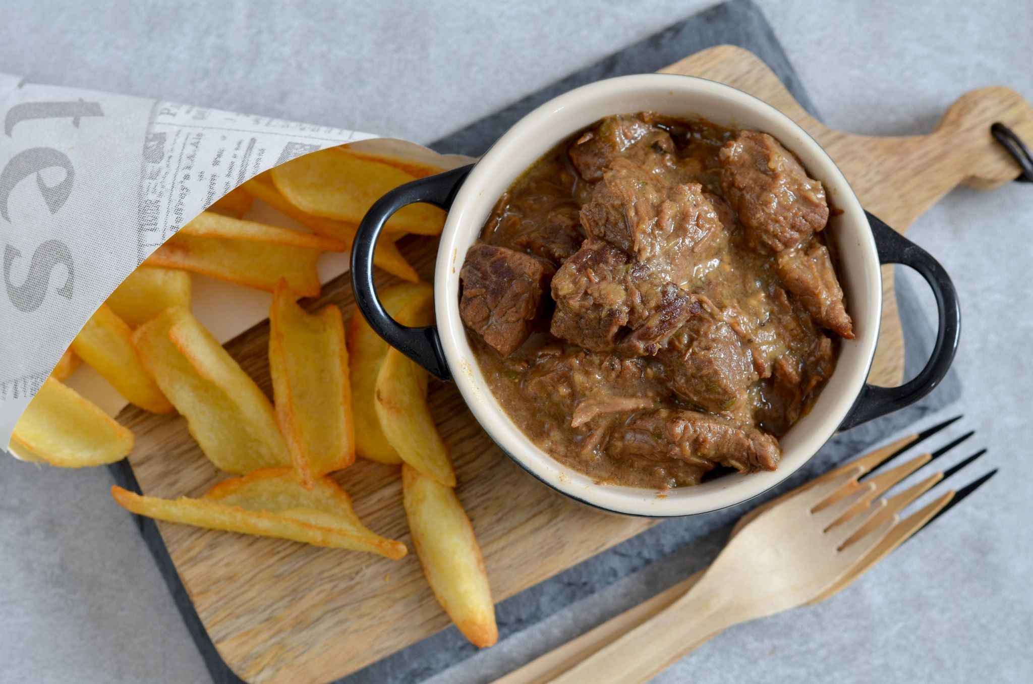 Belgisches Biergulasch mit Fritten