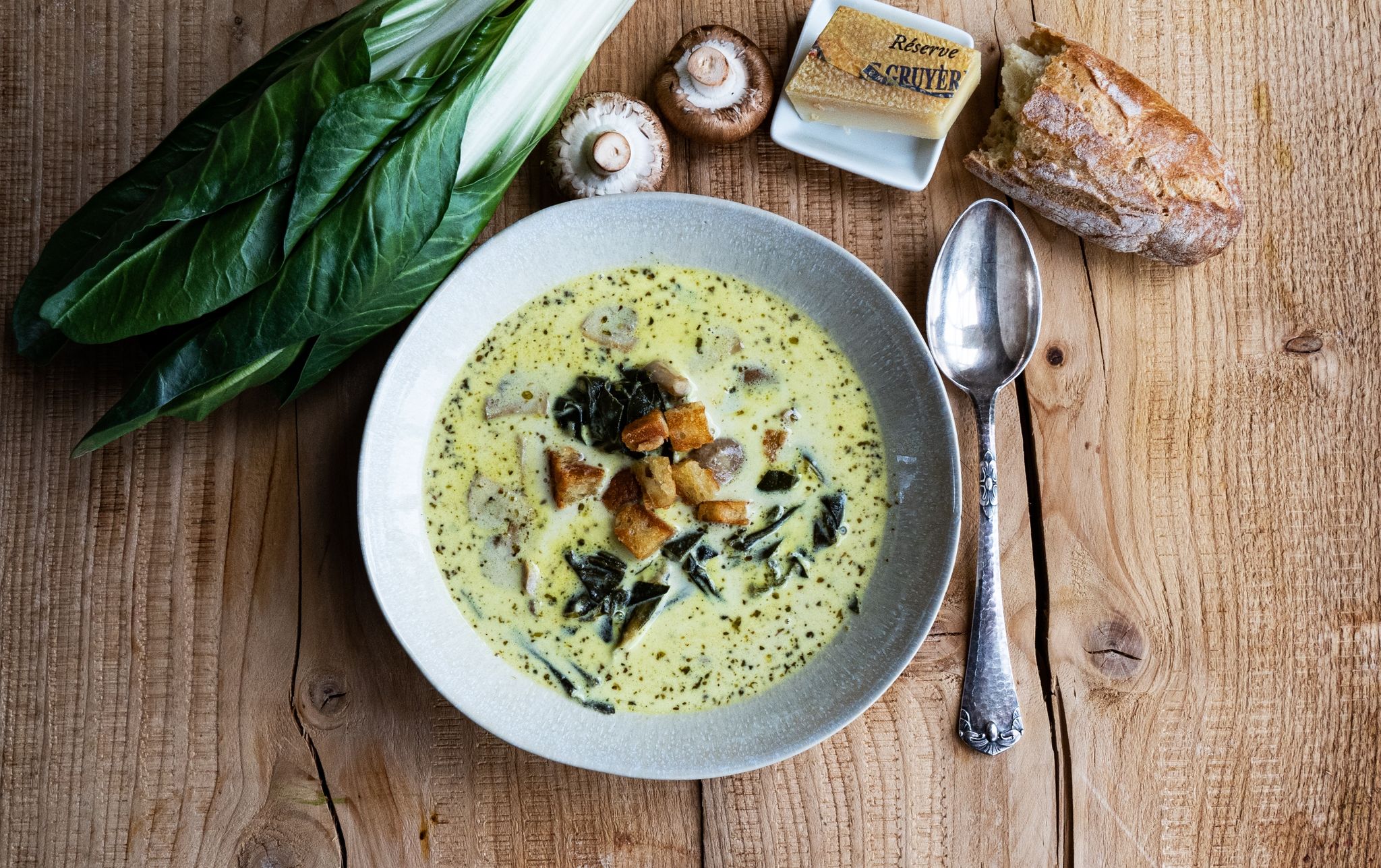 Rezept für Pilz-Mangold-Suppe mit Weißwein und Gruyère