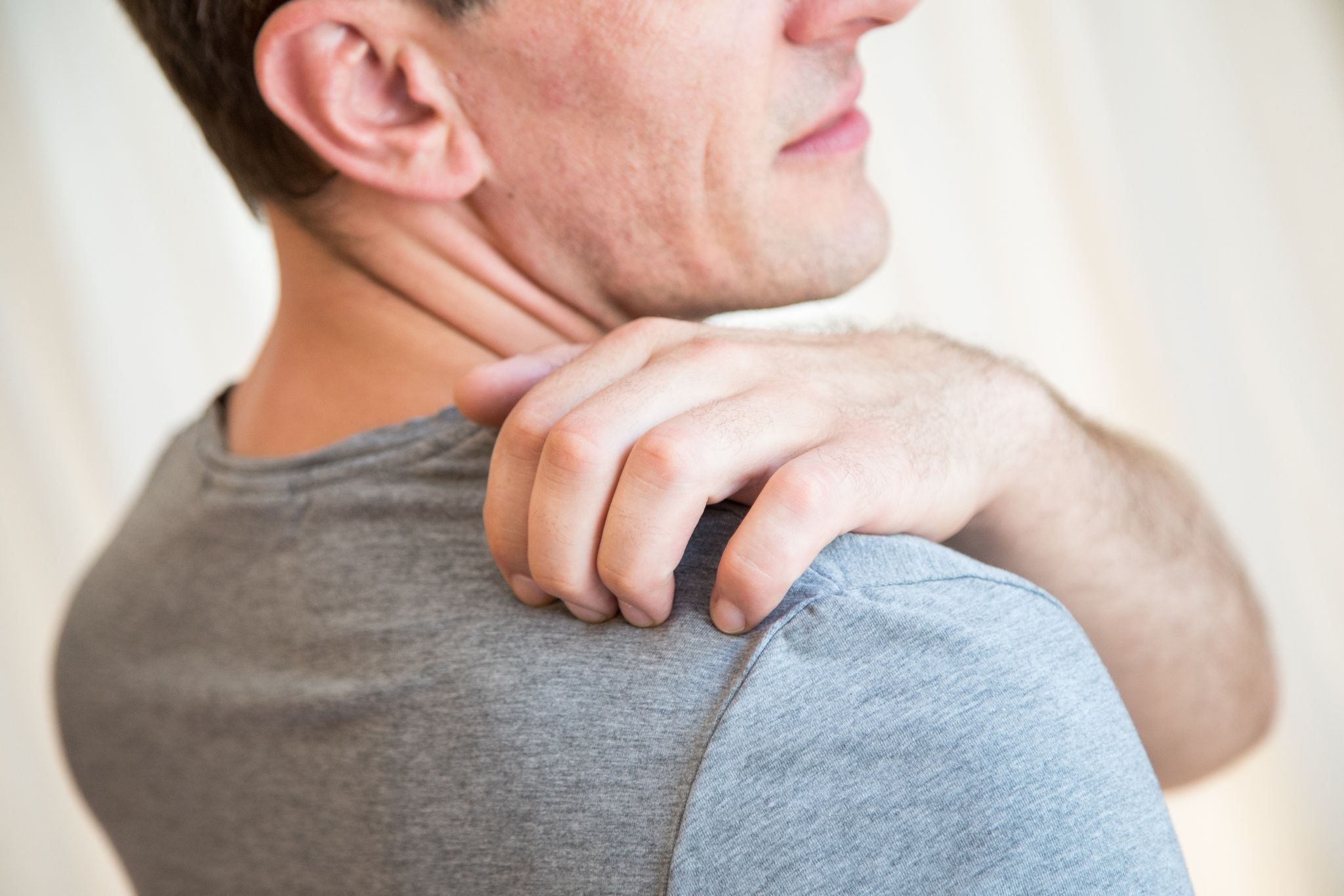 Neurodermitis: Auslöser vermeiden und immer Creme dabeihaben