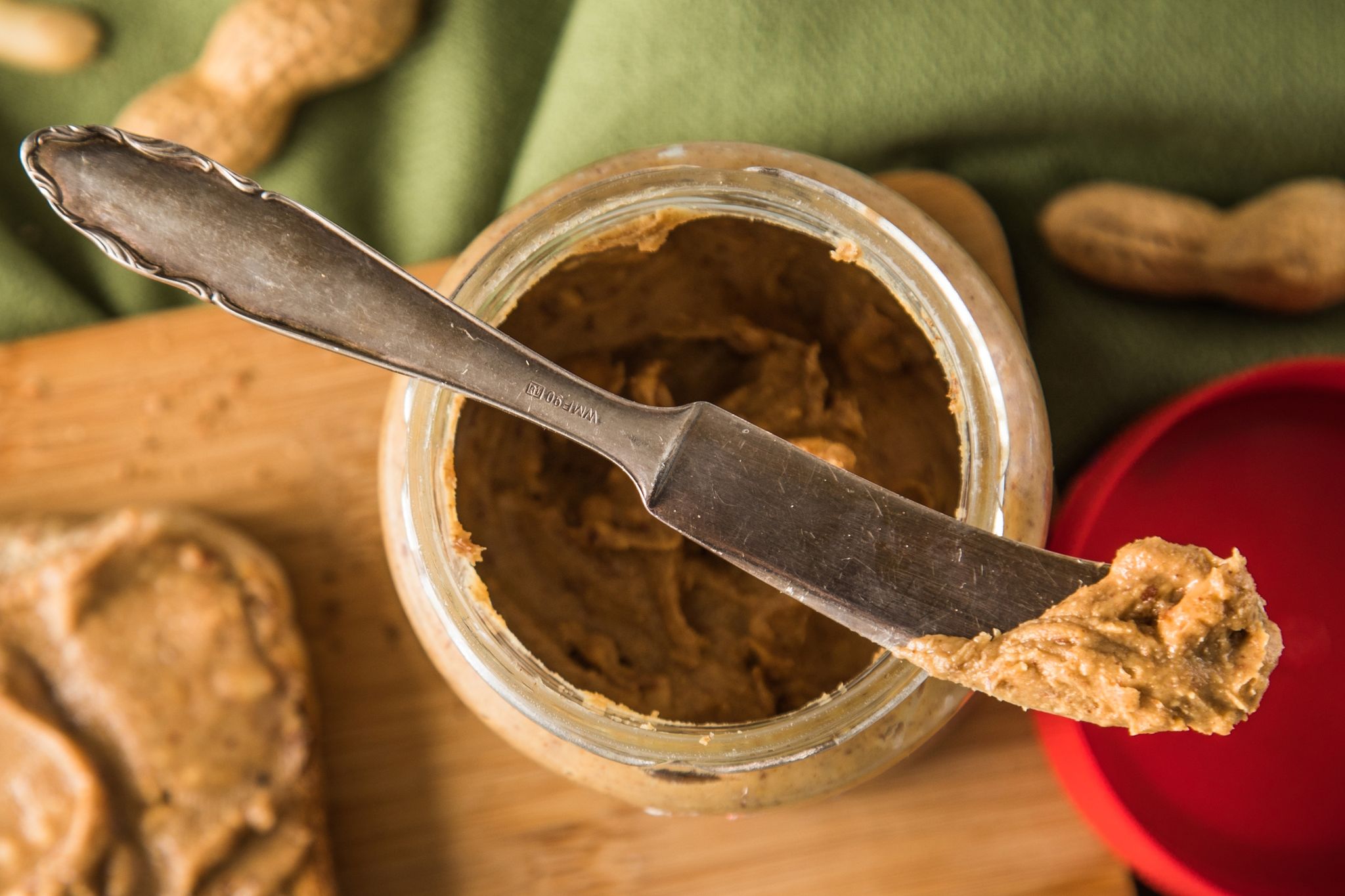Mus aus pürierten Nüssen als cremige Sauce