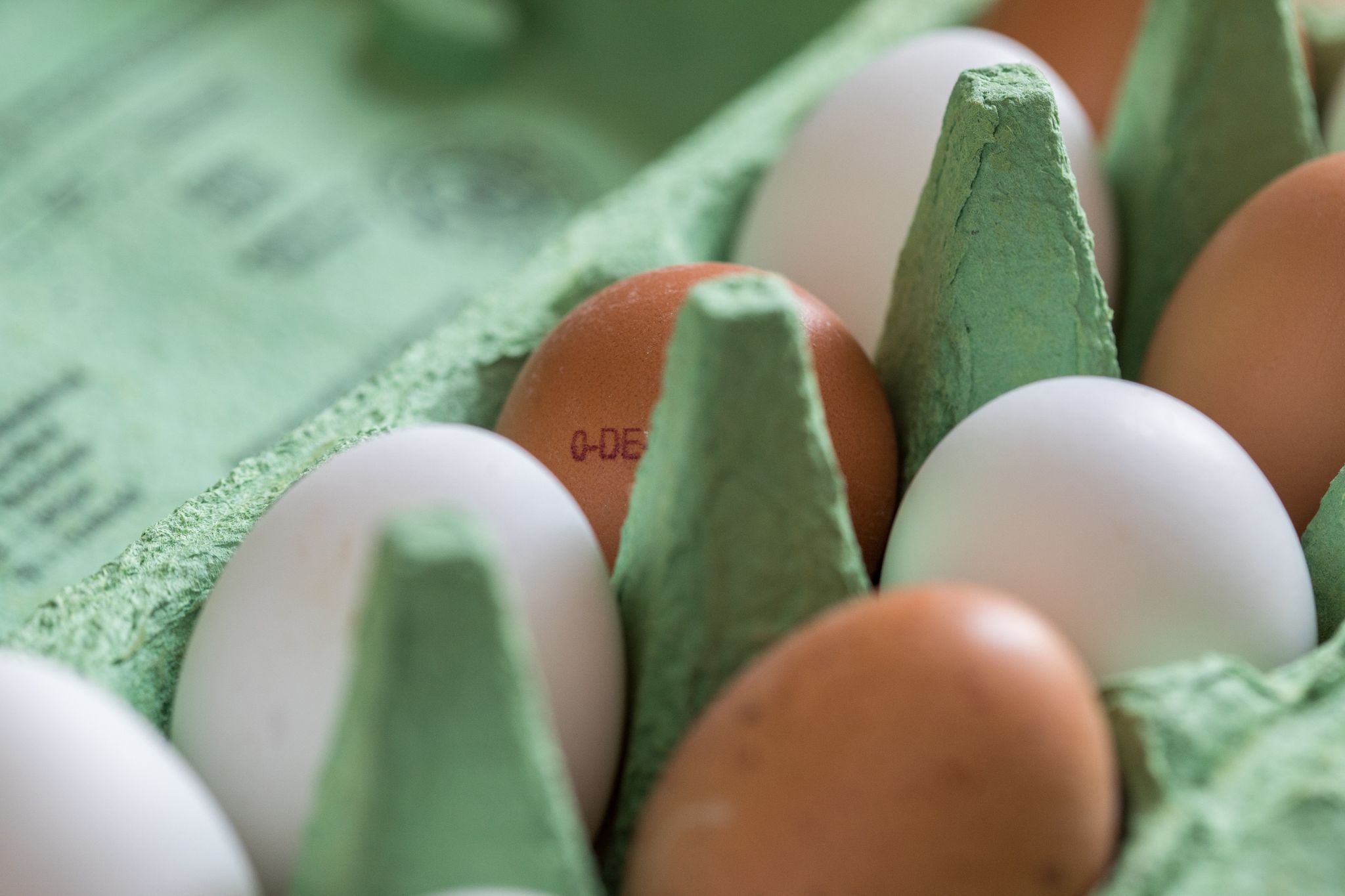 Tipps zum Umgang mit rohen und gekochten Eiern