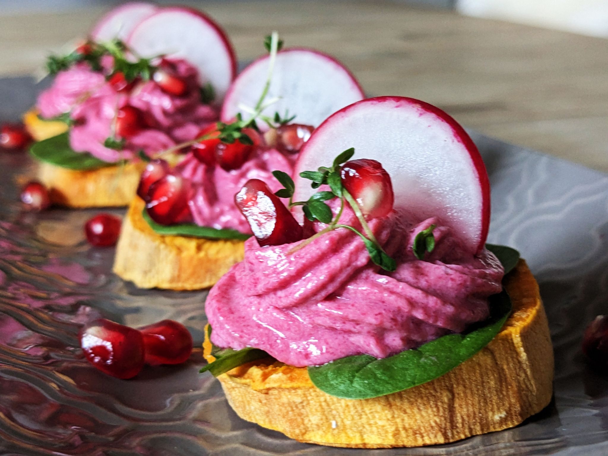 Süßkartoffel-Kanapees als Hingucker auf Partybuffet