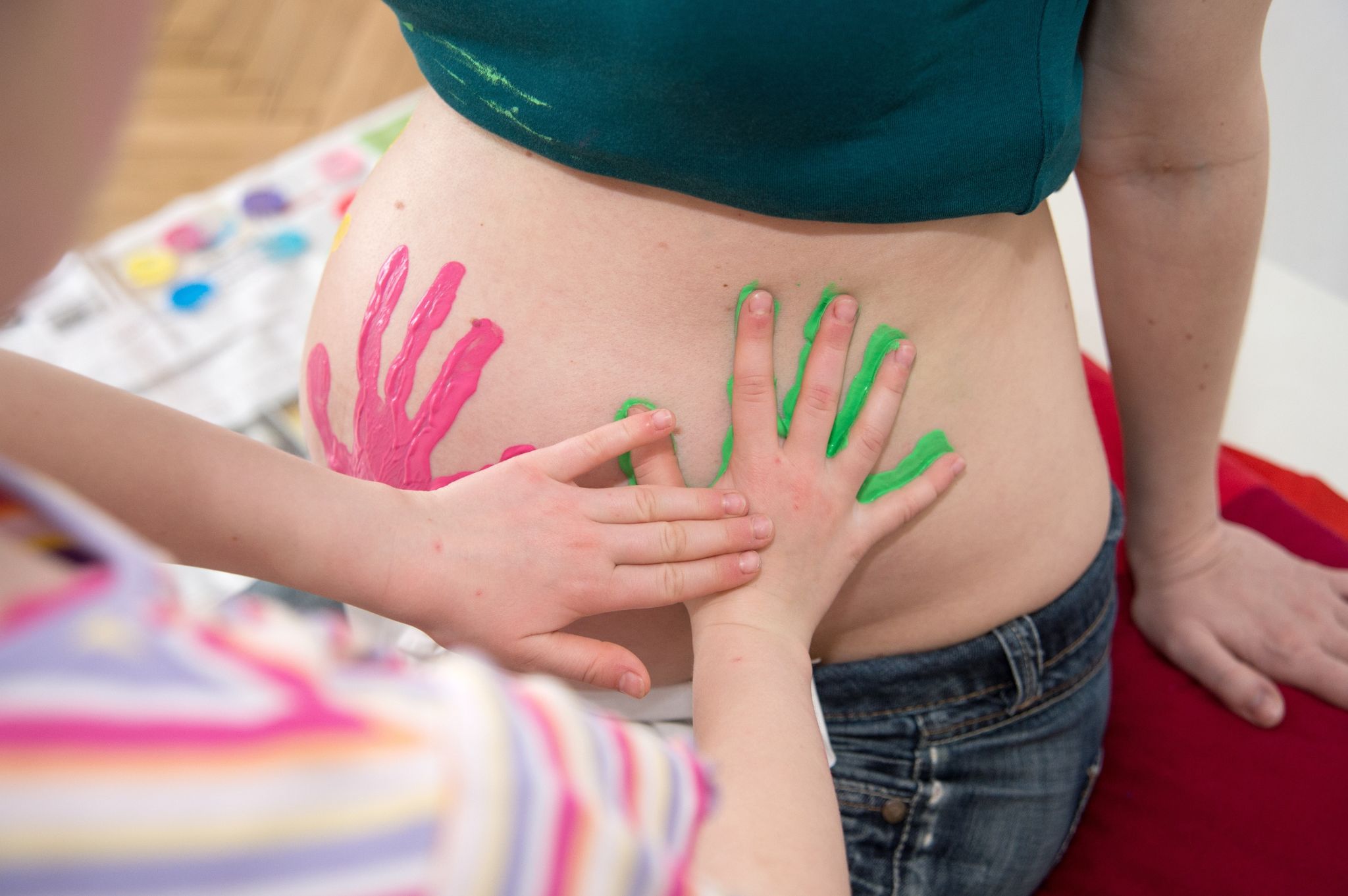 So bereiten Sie Kinder auf das Geschwisterchen vor
