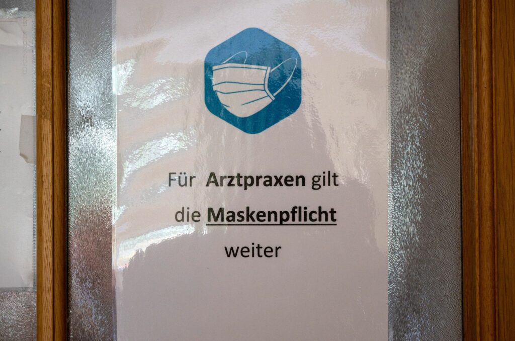 Maskenregeln in Praxen und Kliniken kann es weiter geben