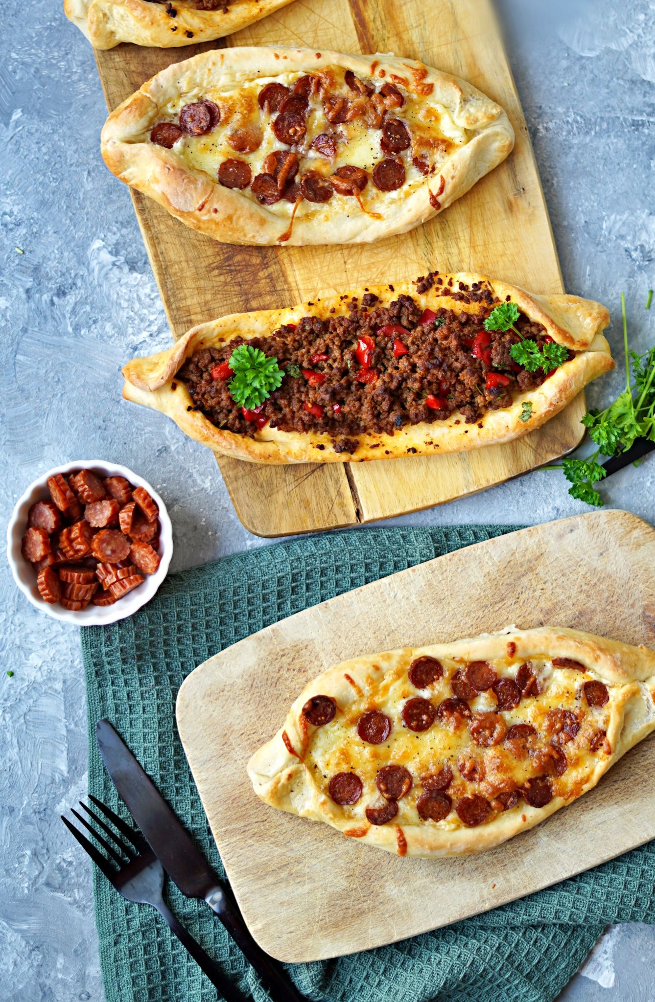 Rezept für Pide-Schiffchen mit Käse oder Hack
