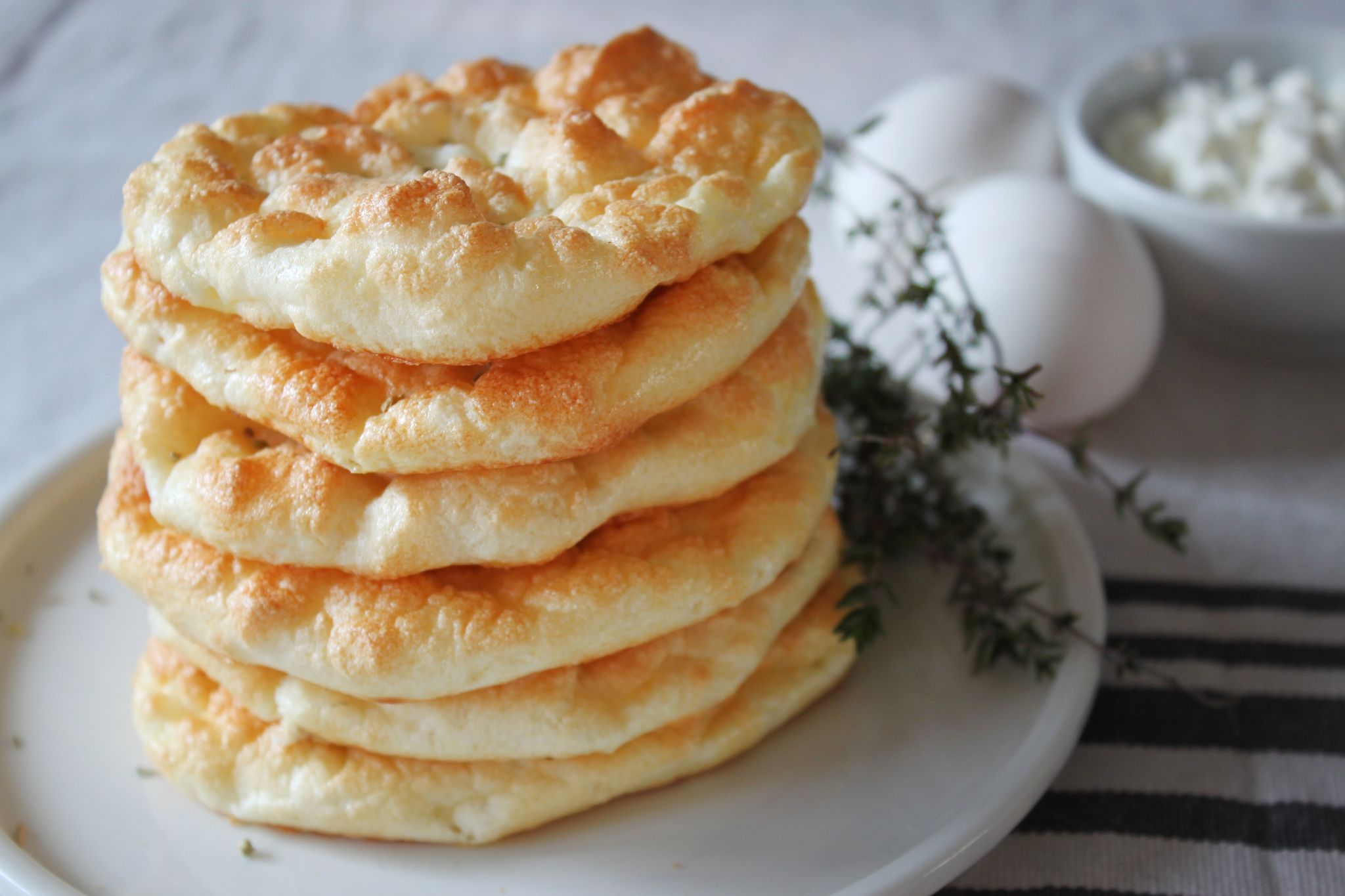 Cloud Bread: So backen Sie sich Wolkenbrötchen selbst