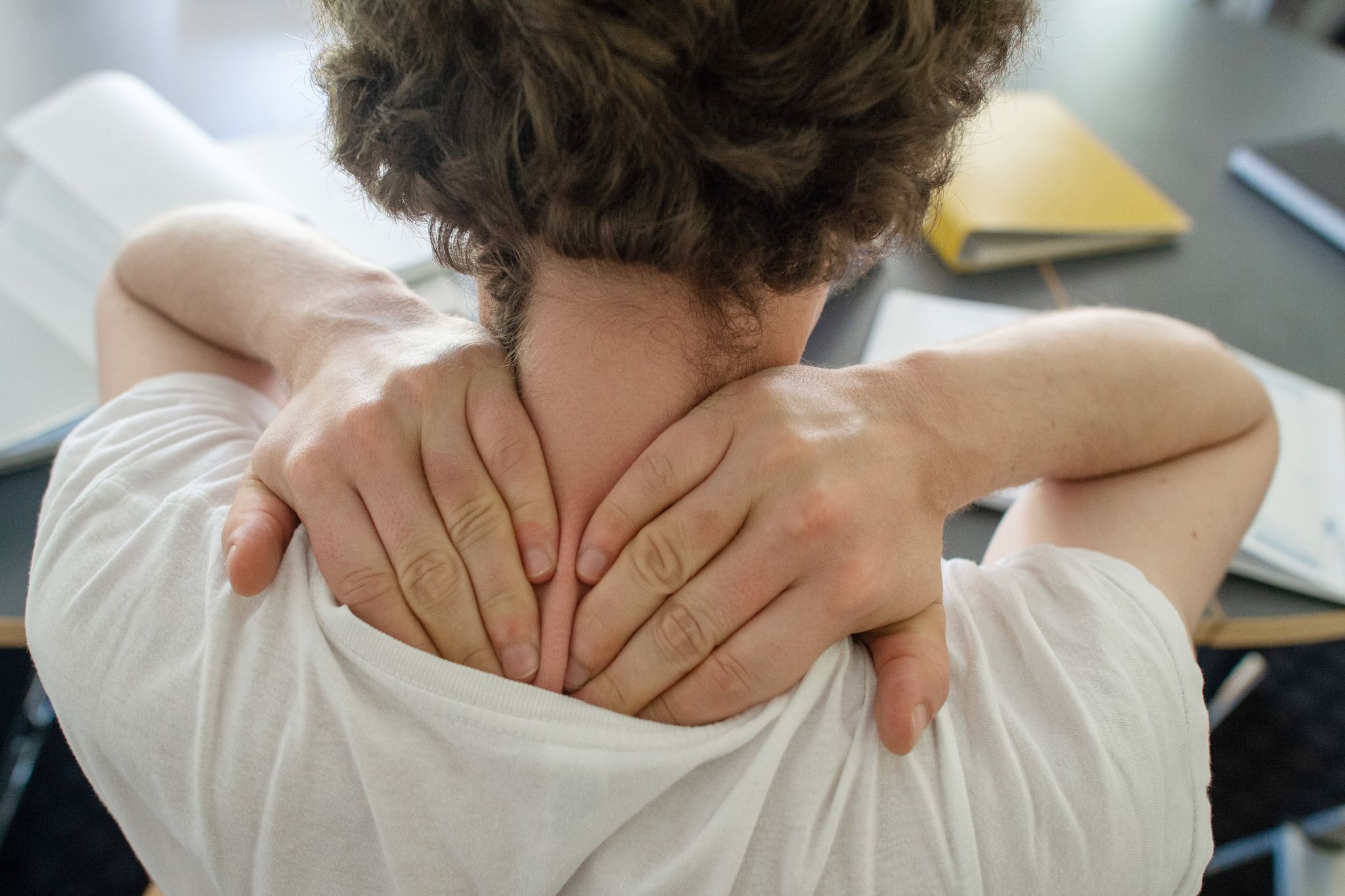 Mit Dehnen gegen Nackenschmerzen? Ein Irrtum!