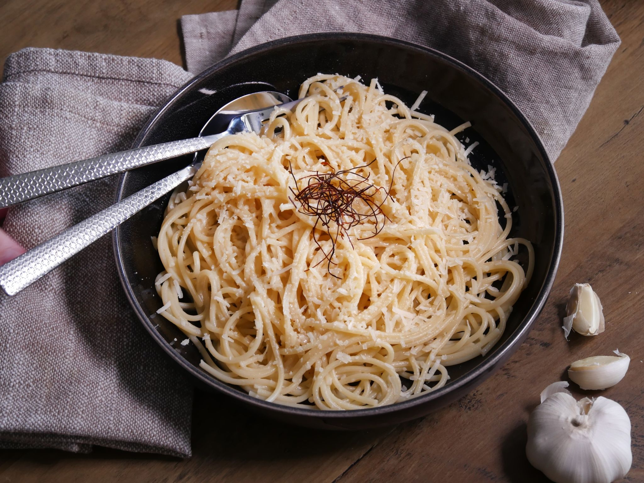 Nicht nur für Pasta: Knoblauchöl selber machen