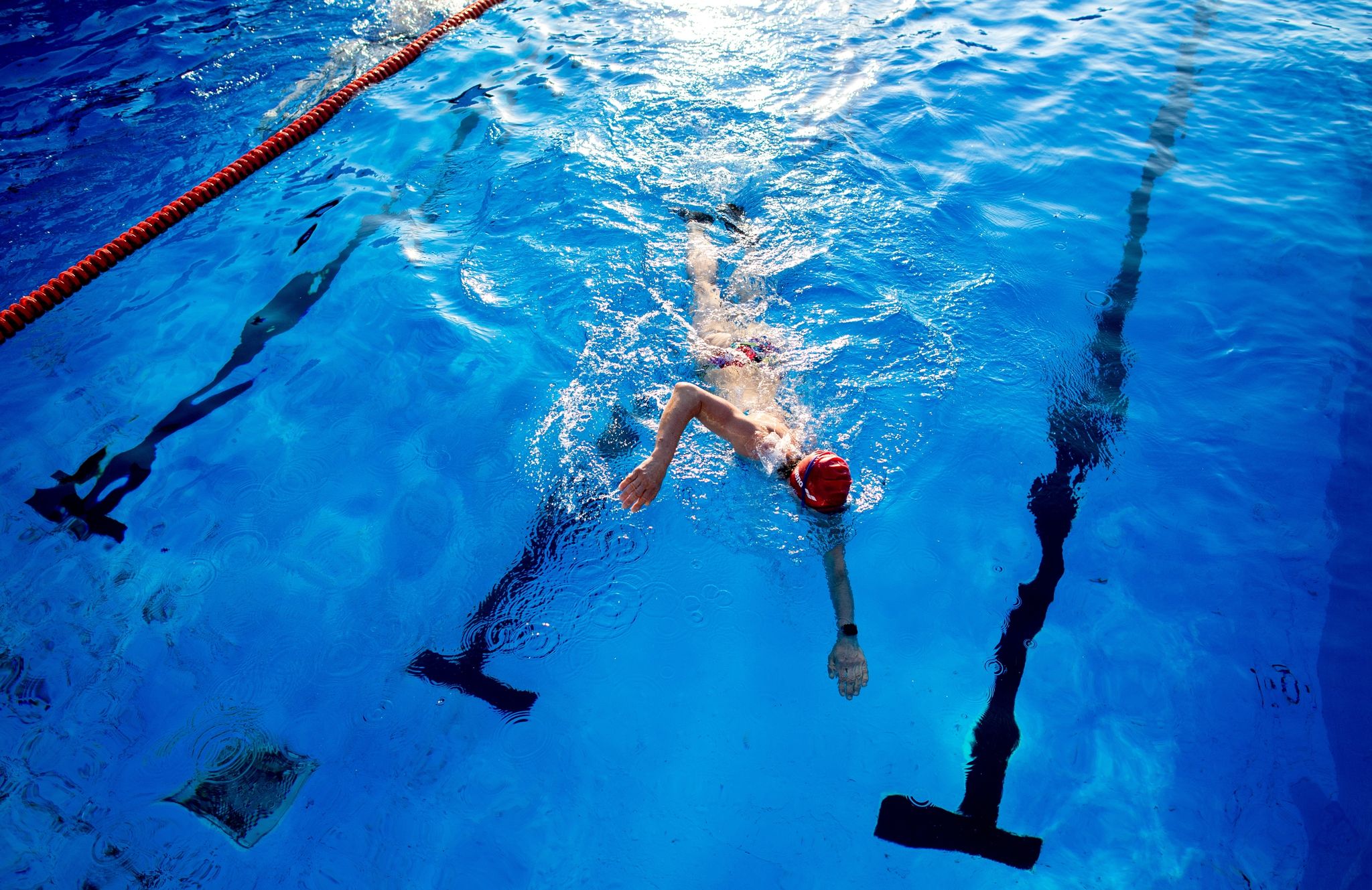 Von Schwimmbrille bis Sprungtechnik: Tipps zum Freibad-Start
