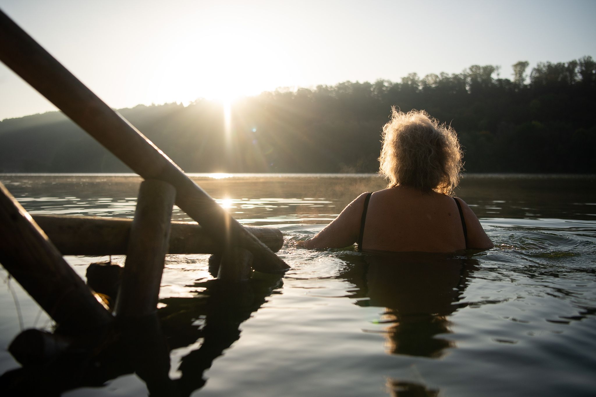 Baden in noch kühlen Gewässern: Was muss ich da beachten?
