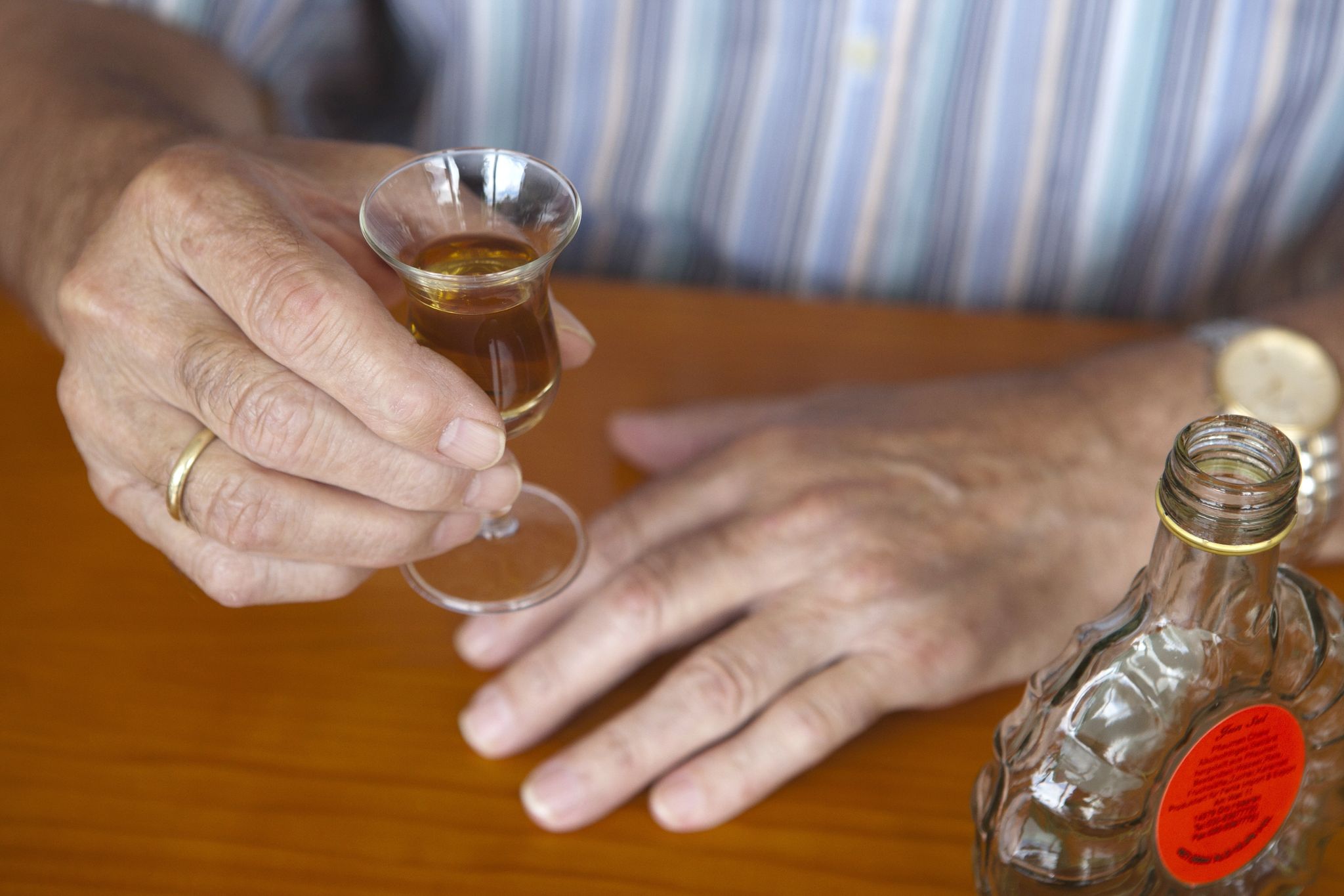 Alkohol: Sucht im Alter vorbeugen