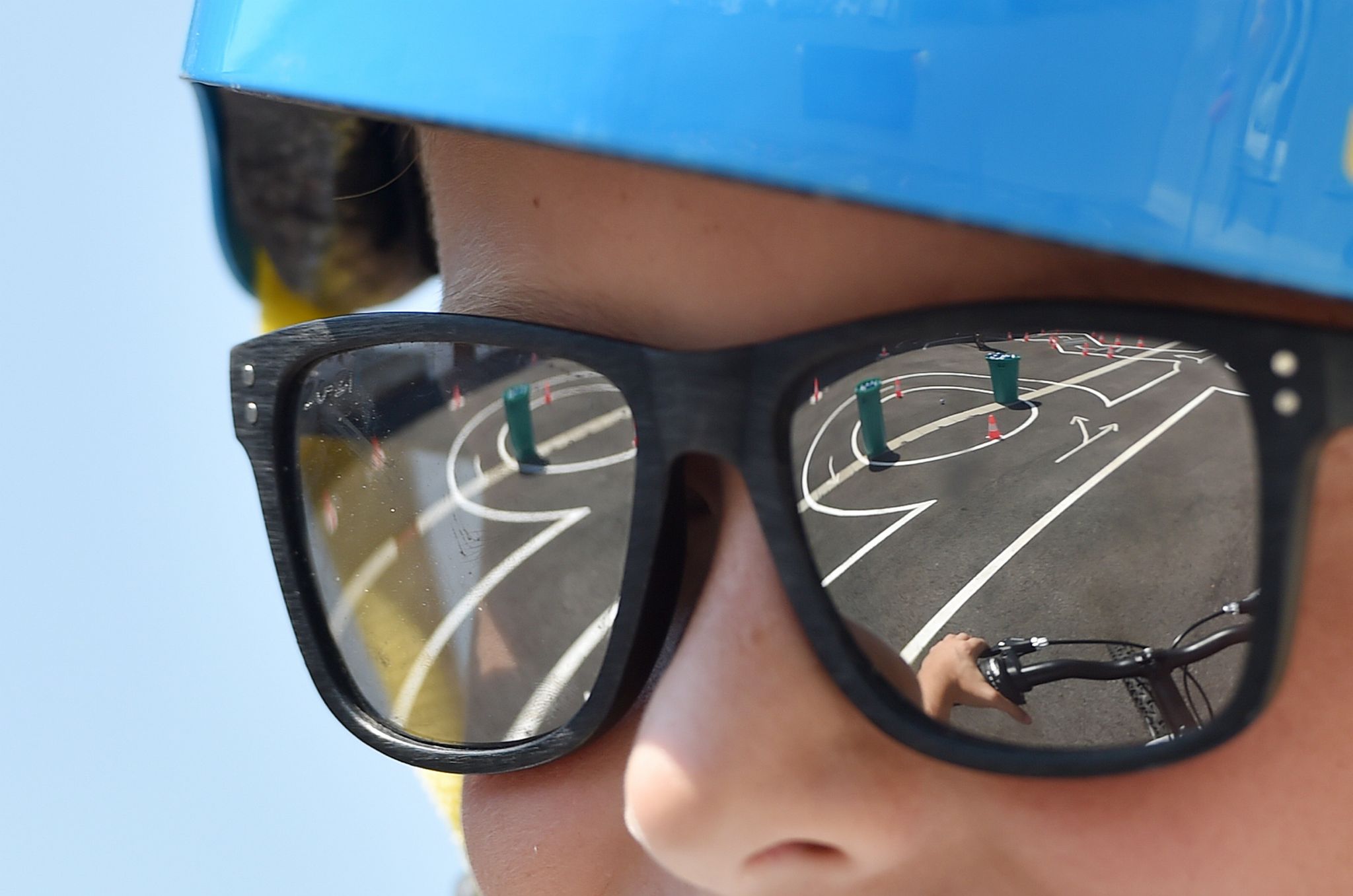 Guter Sonnenschutz für Kinderaugen: Was Eltern wissen müssen