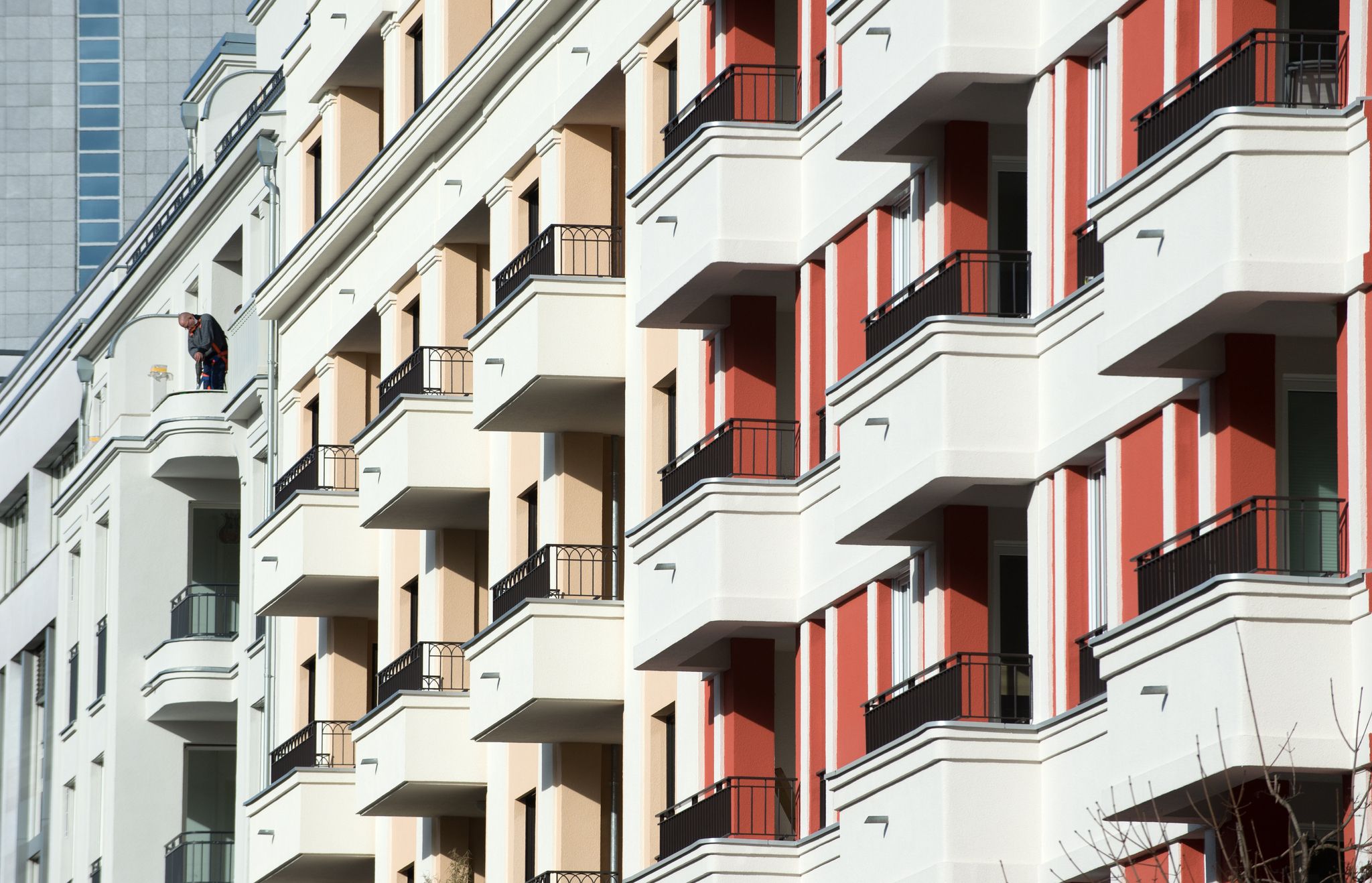 Das Kind lernt laufen: Hilfe, wie sichere ich den Balkon?