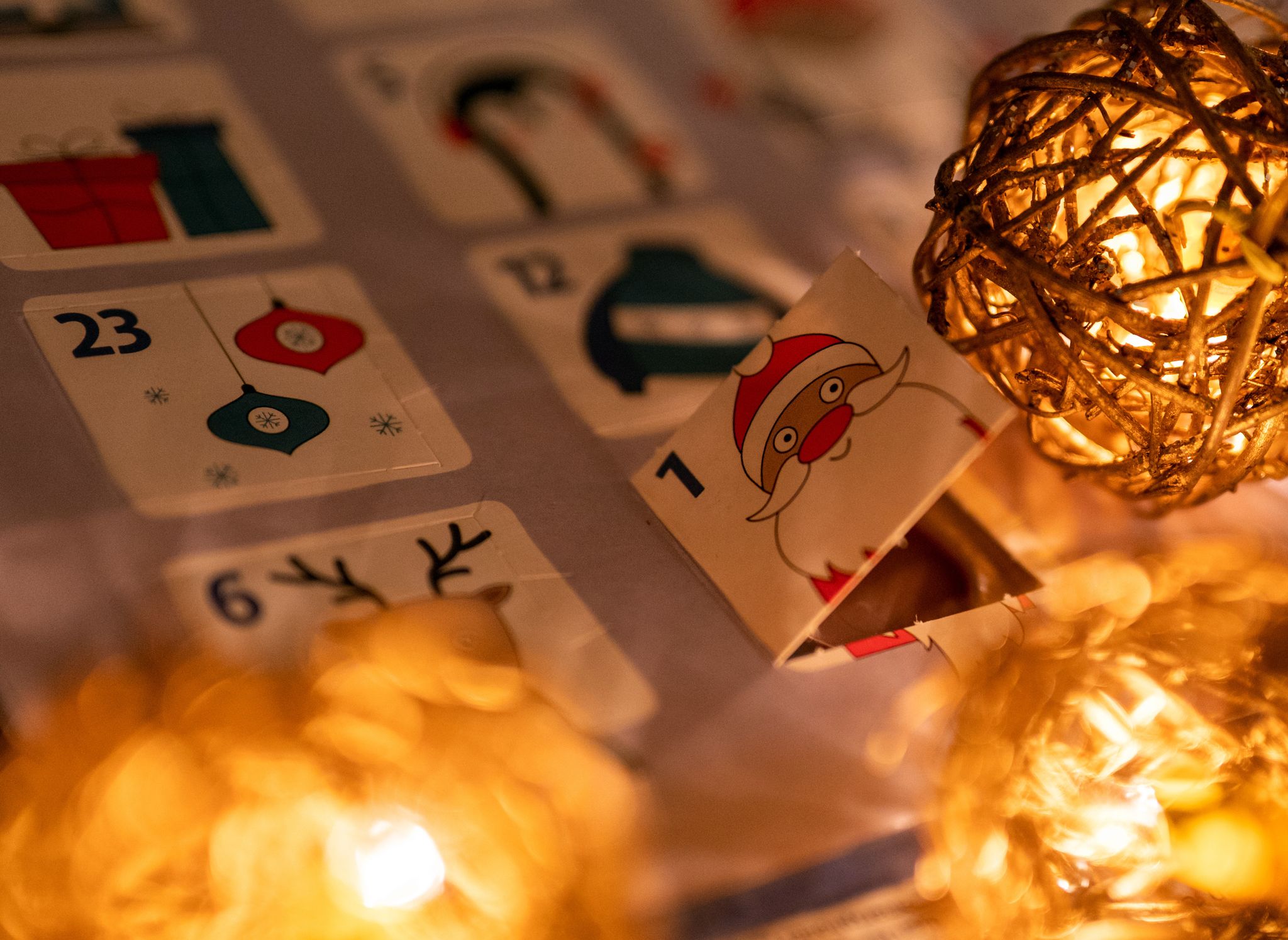 Alkohol in Adventskalendern oft nicht klar gekennzeichnet
