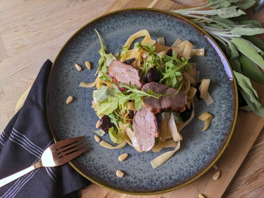 Pasta mit Salbei-Butter und Entenbrust aus dem Airfryer