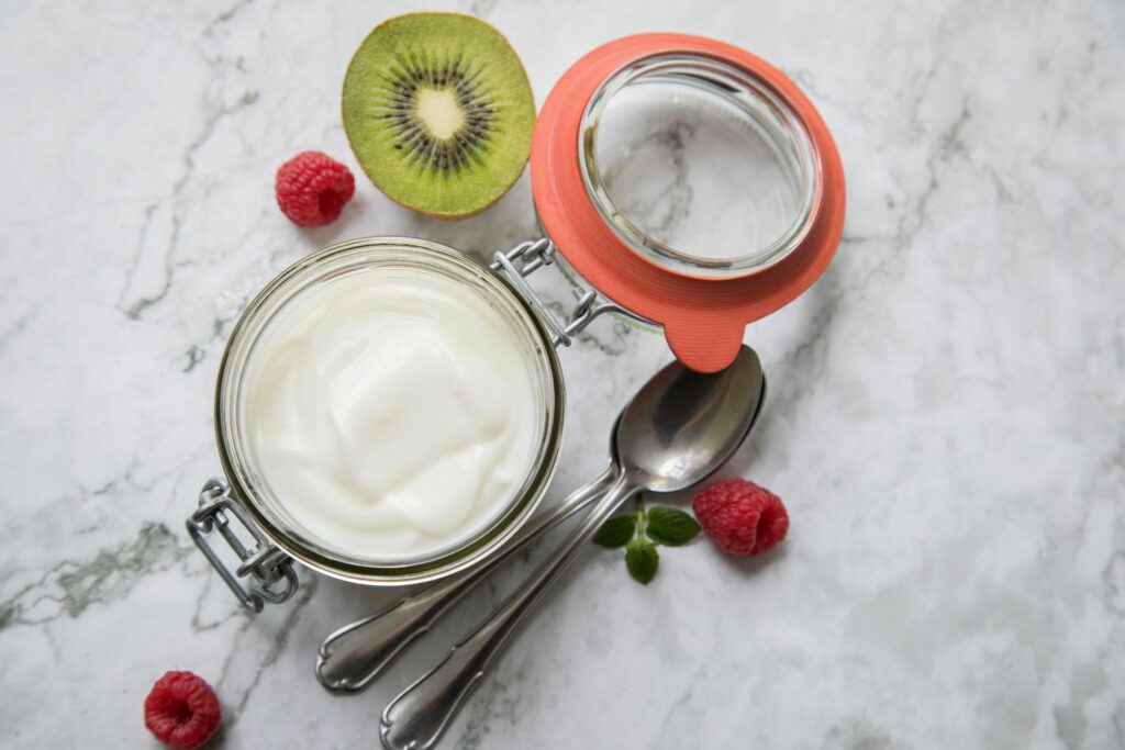 Warum Ananas und Kiwi den Joghurt bitter machen